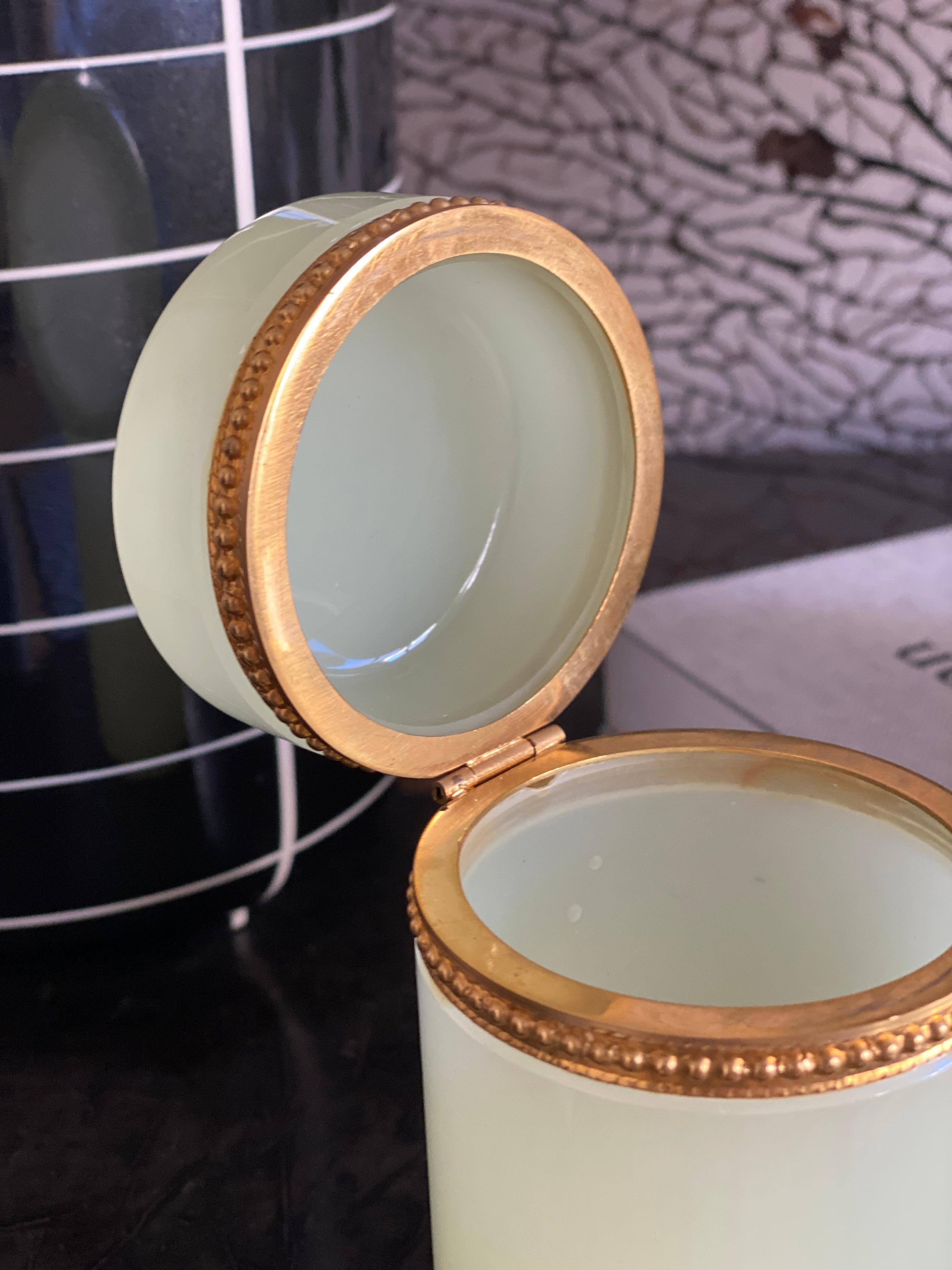 Antique Soft Jade Green Opaline Glass Box, Cendese Glass, Murano Glass In Excellent Condition In Hamburg, DE
