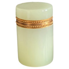 Boîte en verre opalin vert jade d'antiquités, verre de Murano