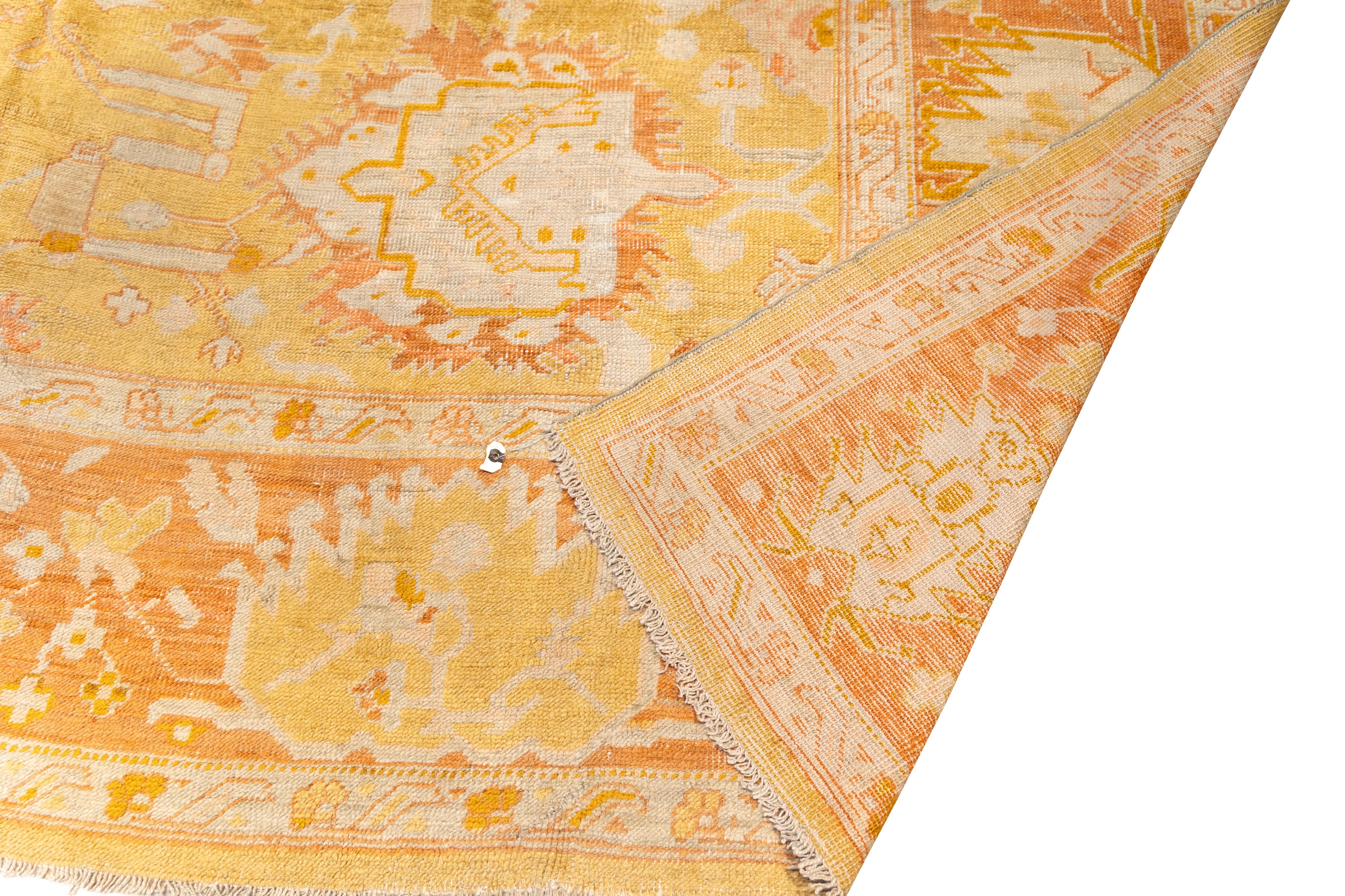 Alriz collection Antique soft tones all over design oushak rug  early 20th cent. (Handgeknüpft) im Angebot