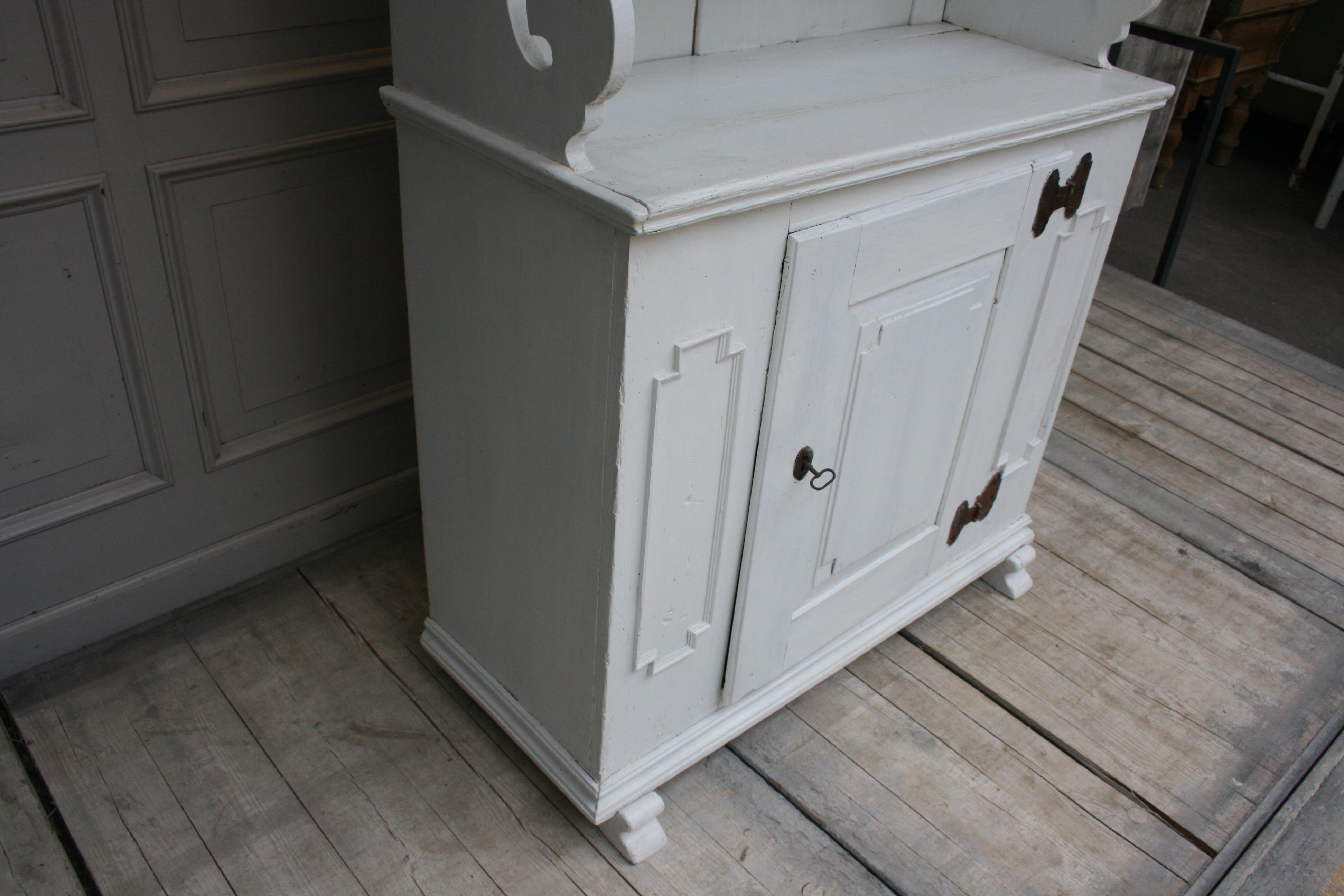 Early 19th Century German Cupboard made of Pine, painted White For Sale 1