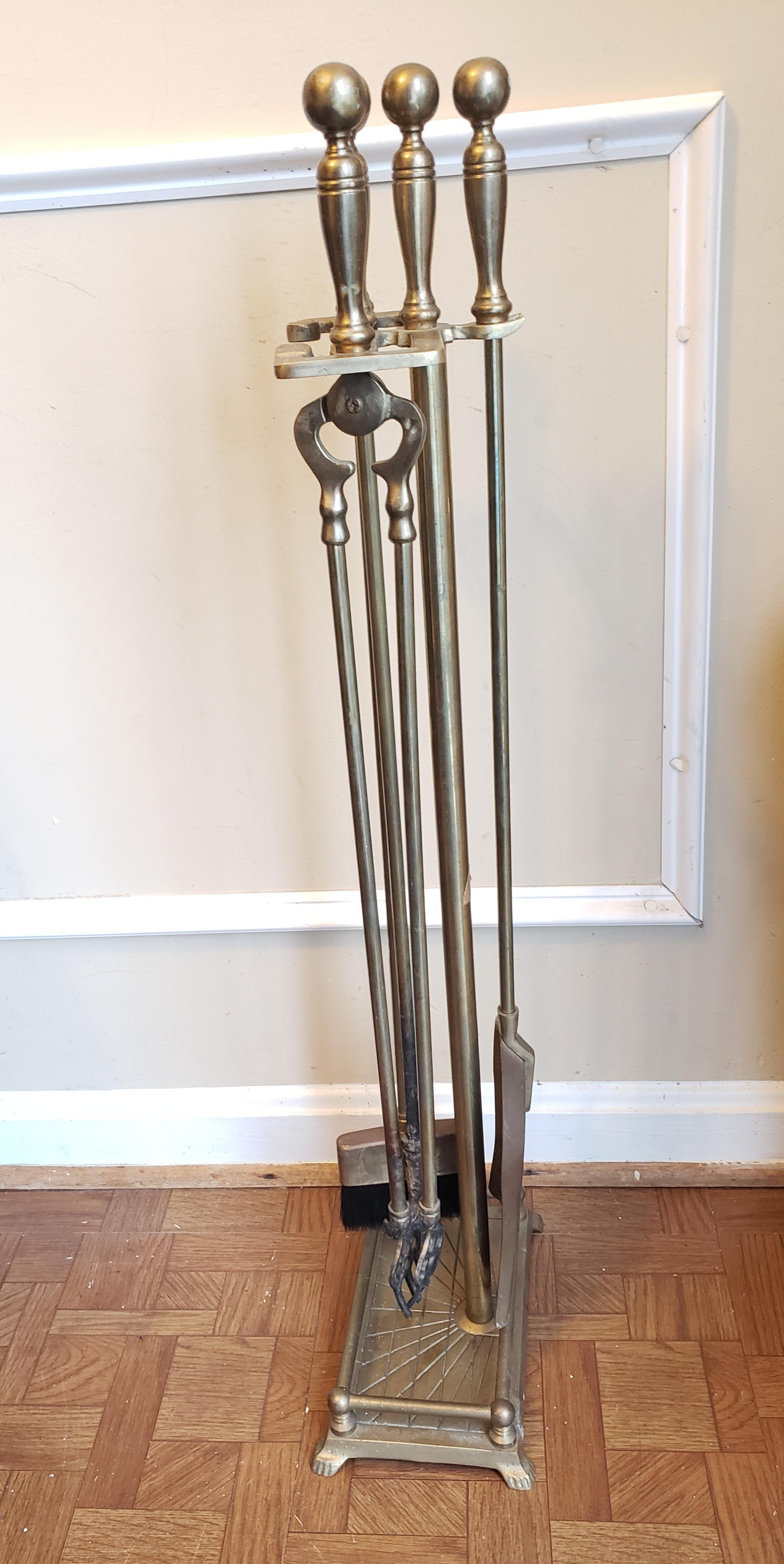Antique Solid Brass 5 Piece Fireplace Tool Set In Good Condition In Germantown, MD