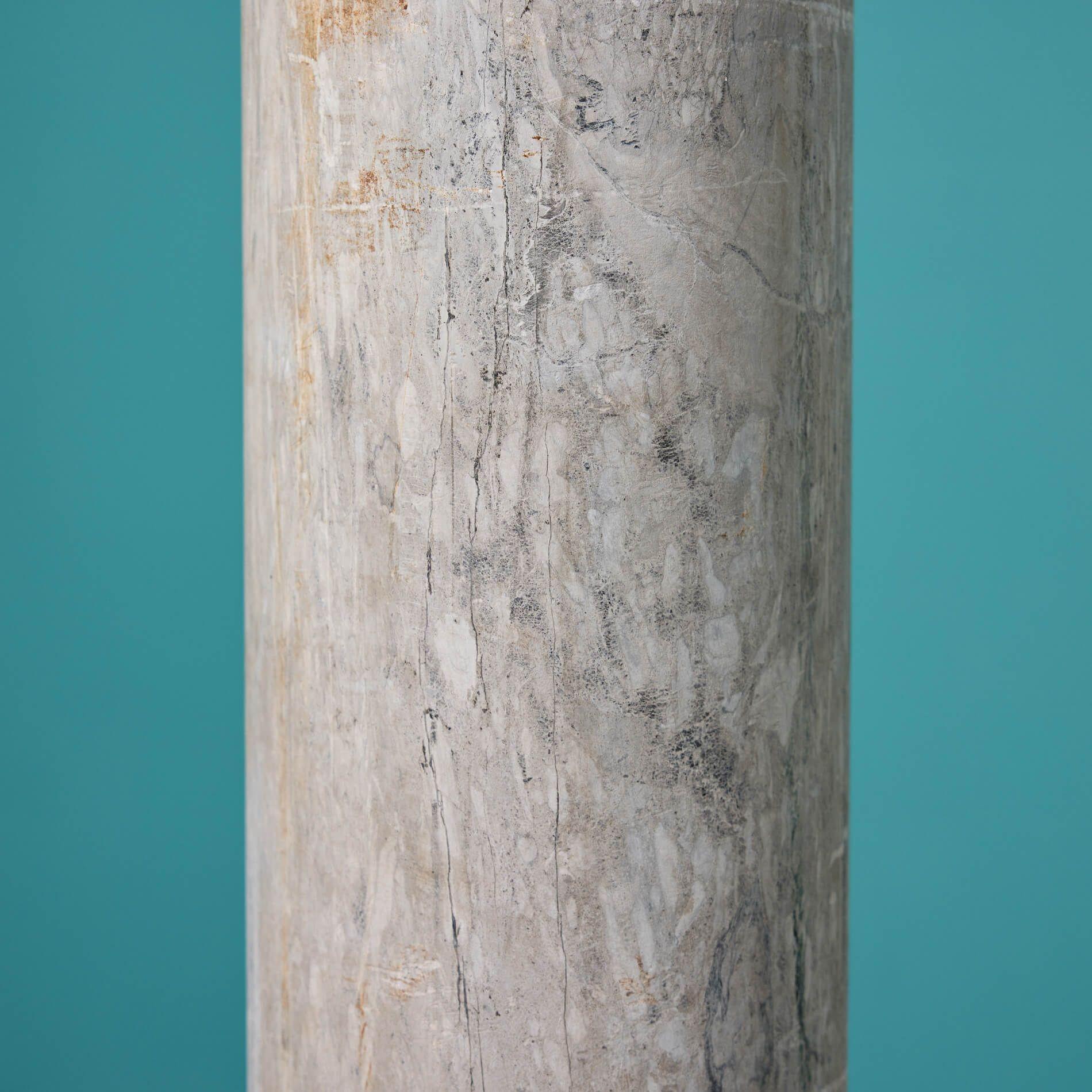 Statue d'aigle ancienne en laiton massif sur colonne en marbre en vente 2