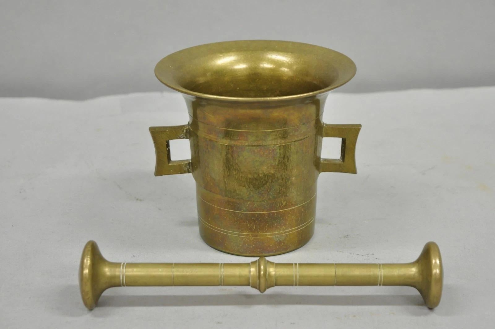 Antike massive Bronze Messing deutschen Apotheker Mörser mit Stößel - 2 Stück mit großen authentischen Patina. CIRCA Anfang des 20. Jahrhunderts. Abmessungen: Mörser: 5