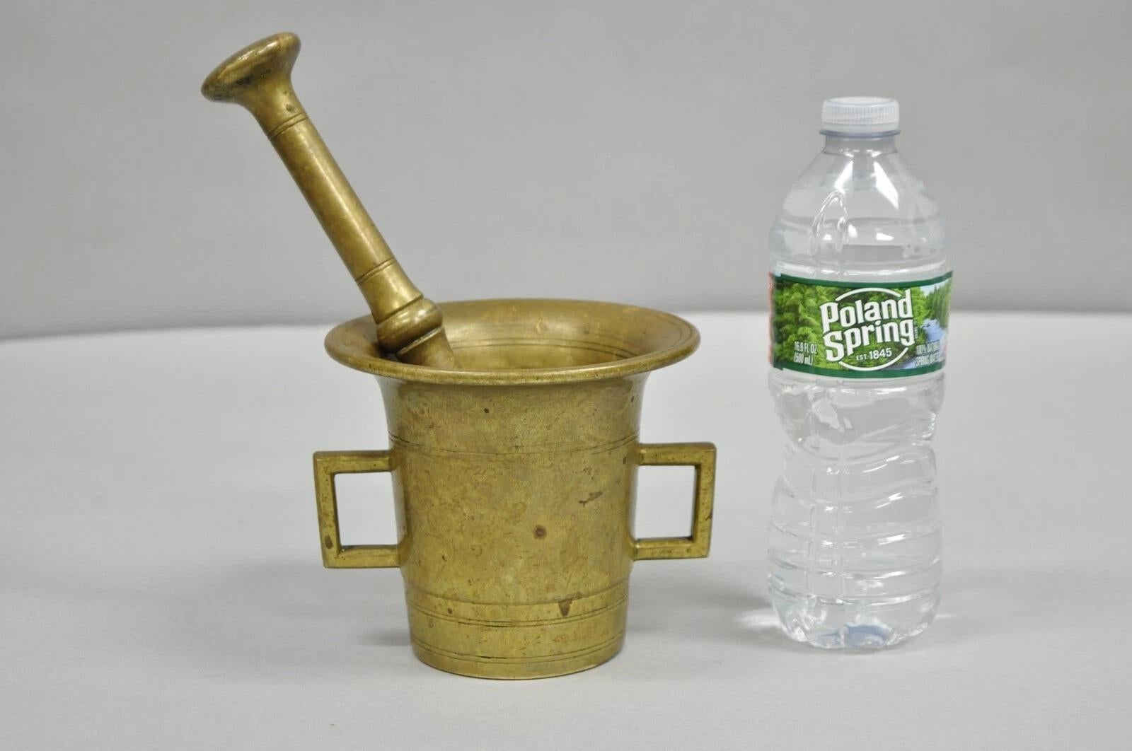 Antike massive Bronze Messing große deutsche Apotheker Mörser mit Stößel - 2 Stück mit großen authentischen Patina. CIRCA Spätes 19. Jahrhundert. Abmessungen: Mörser: 4.75