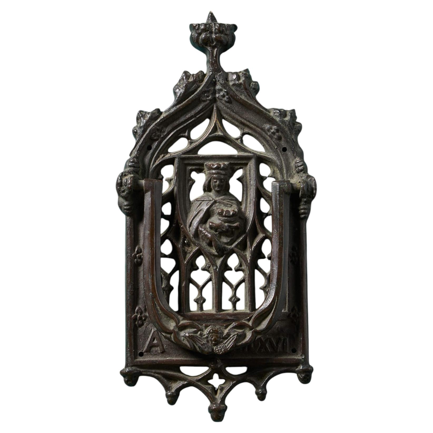 Alacena de estilo gótico de bronce macizo antigua en venta