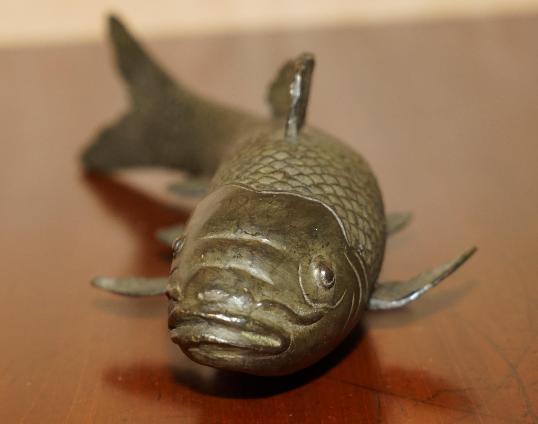 Bronze ANTIQUE SOLiD BRONZE JAPANESE KOI CARP STATUE OF A WONDERFULLY ELEGANT FISH For Sale