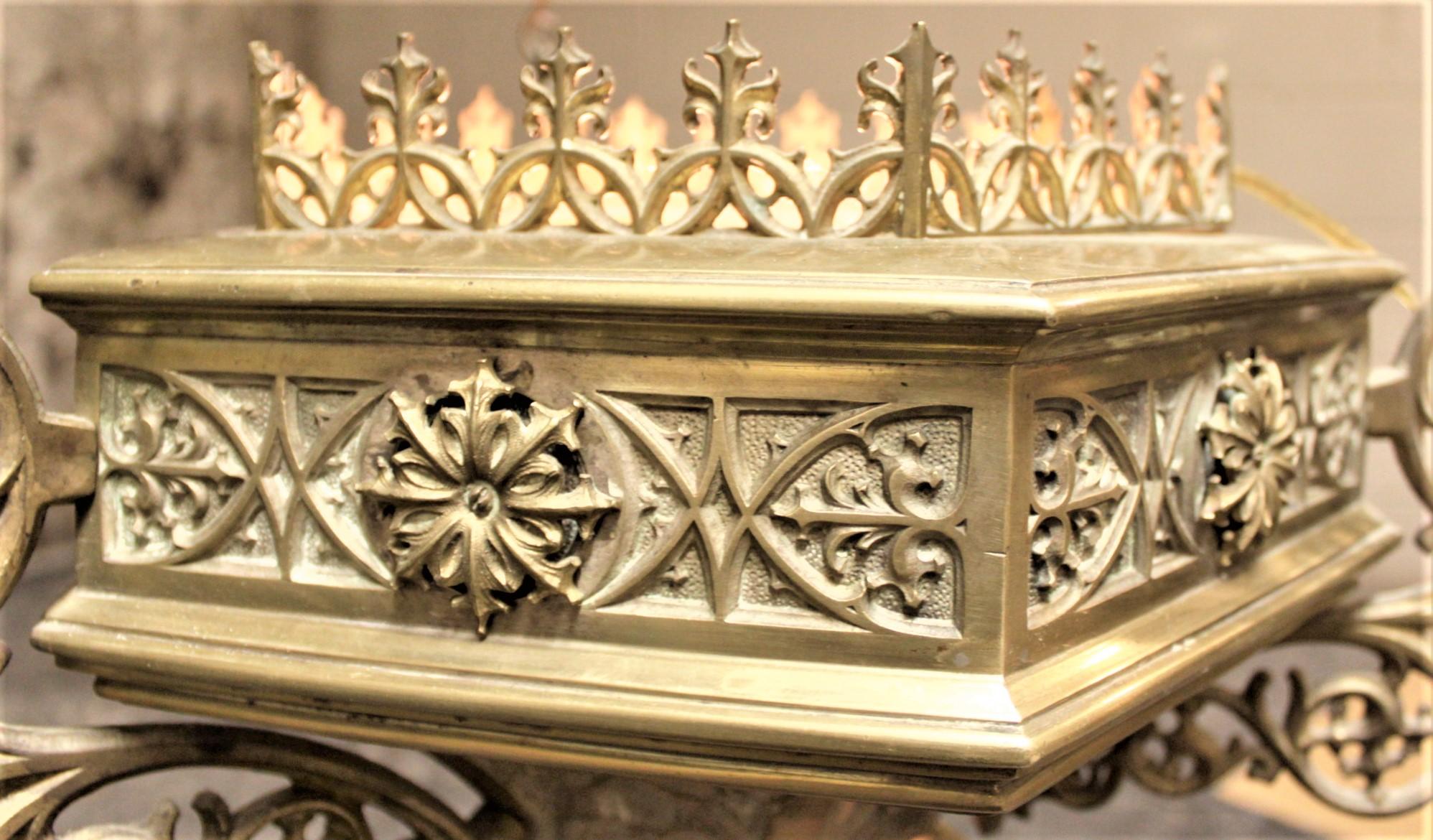 Antike solide Cast Brass Gothic Revival hängenden Kronleuchter oder Leuchte im Angebot 3