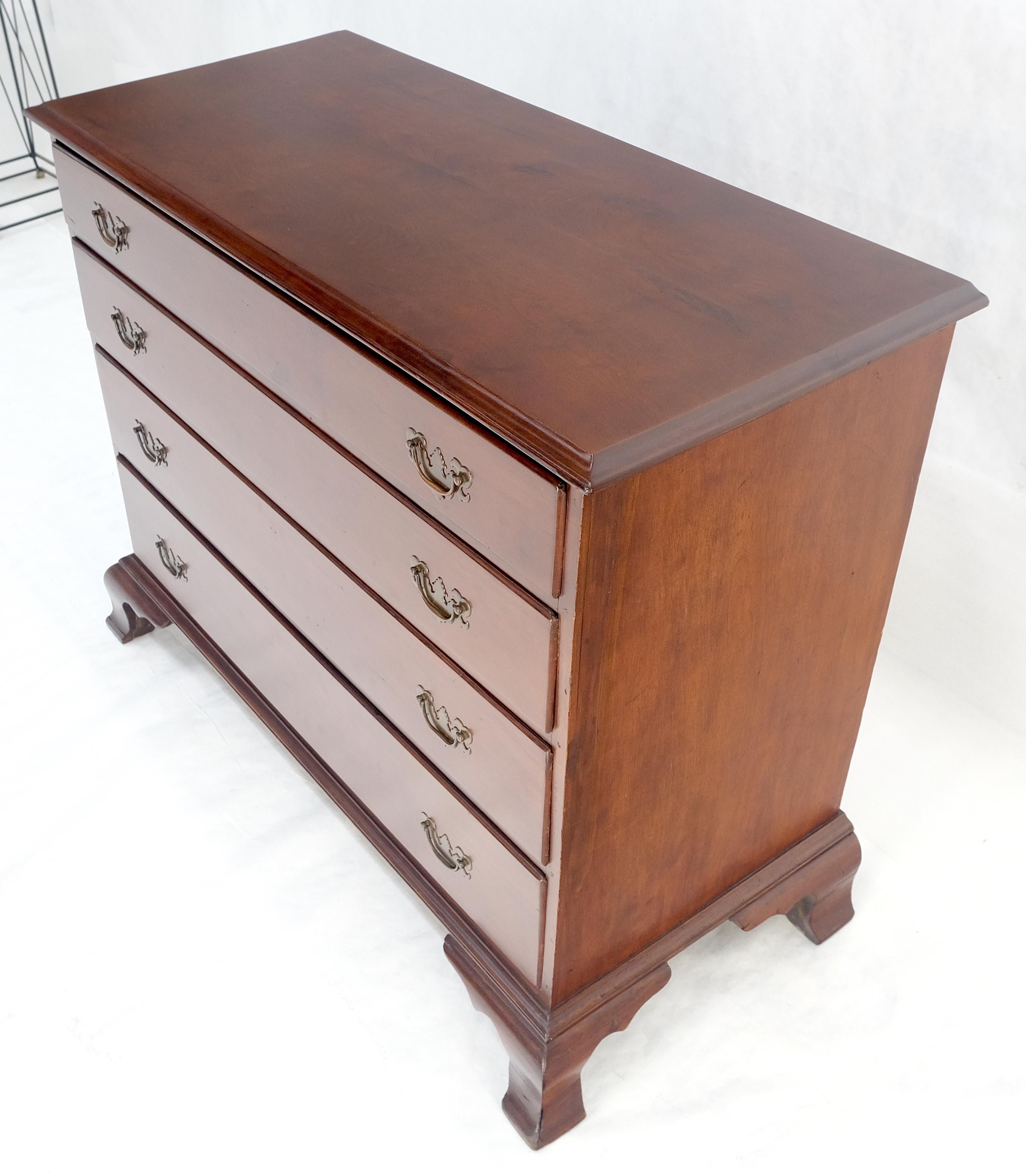 Ancienne commode du 19ème siècle à tiroir à queue d'aronde en cerisier massif et panneau arrière massif en vente 2