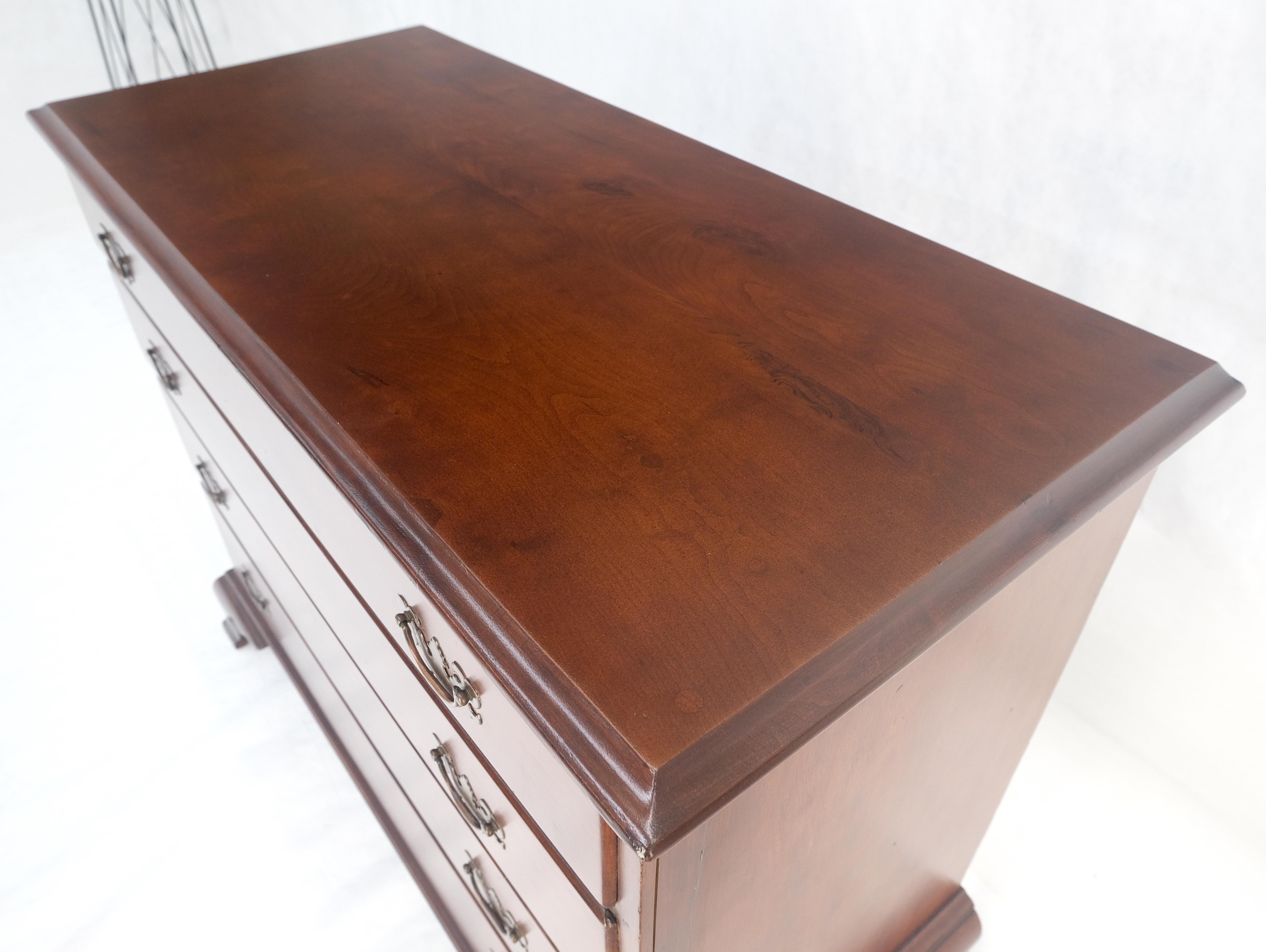 Ancienne commode du 19ème siècle à tiroir à queue d'aronde en cerisier massif et panneau arrière massif en vente 3