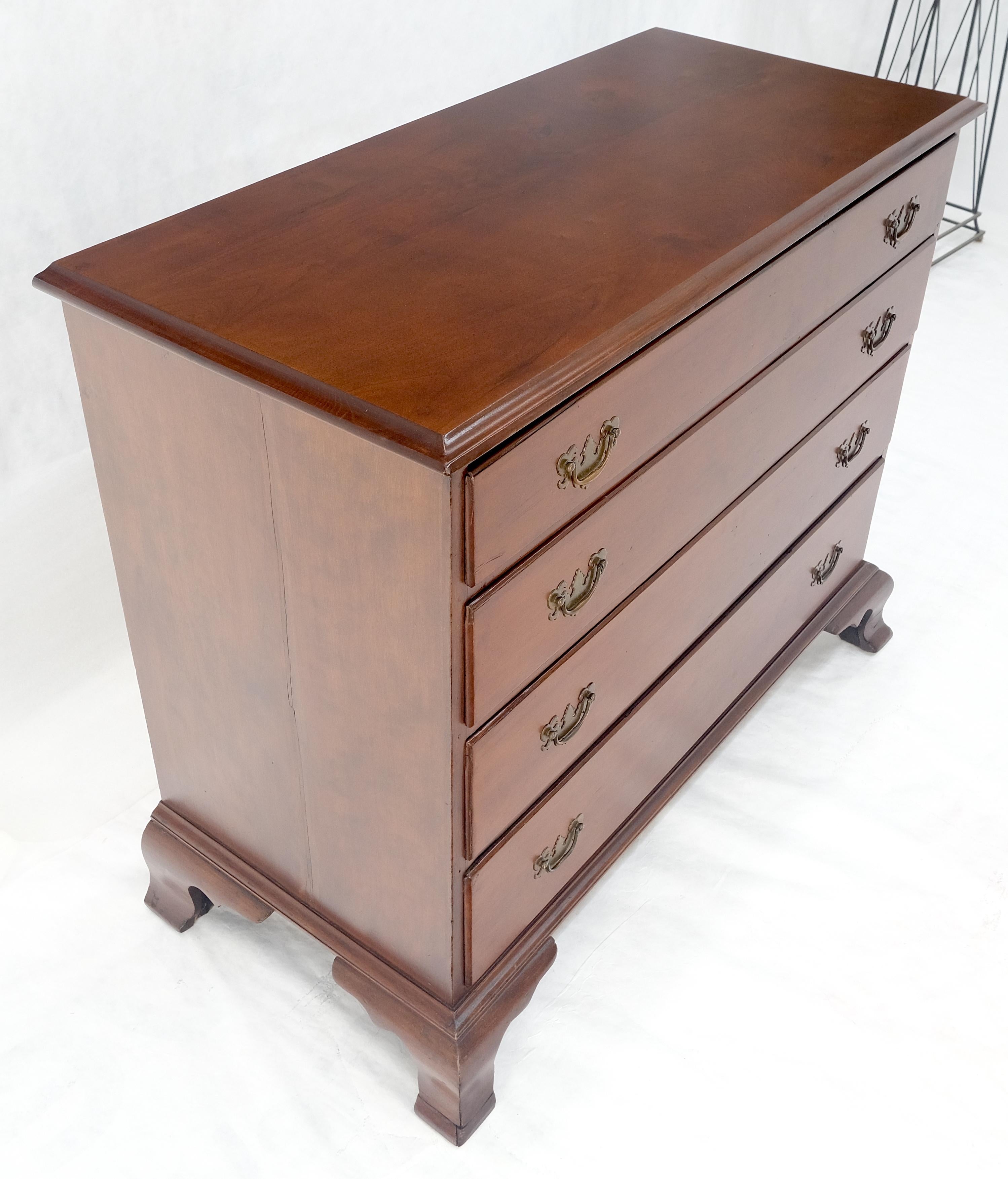Ancienne commode du 19ème siècle à tiroir à queue d'aronde en cerisier massif et panneau arrière massif en vente 4
