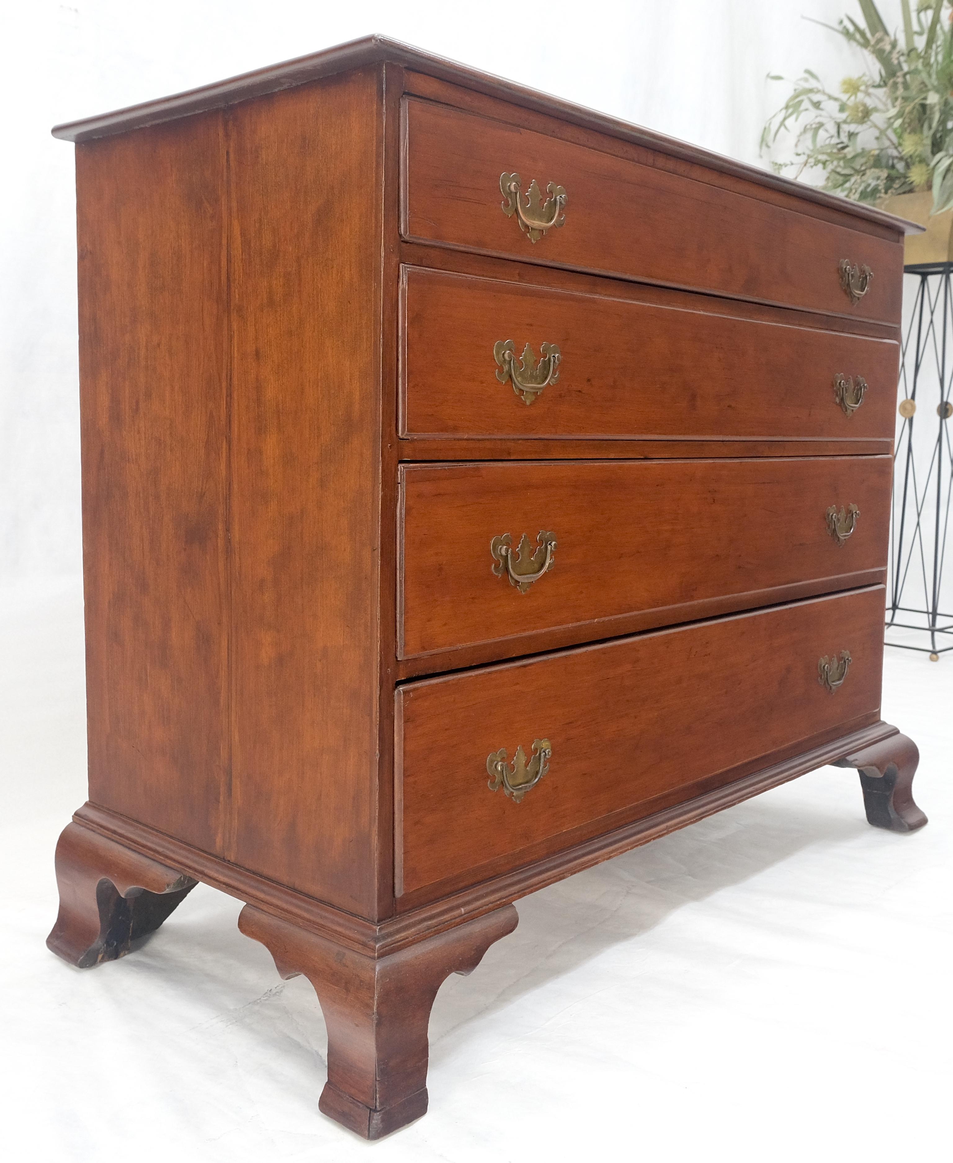 Ancienne commode du 19ème siècle à tiroir à queue d'aronde en cerisier massif et panneau arrière massif en vente 5