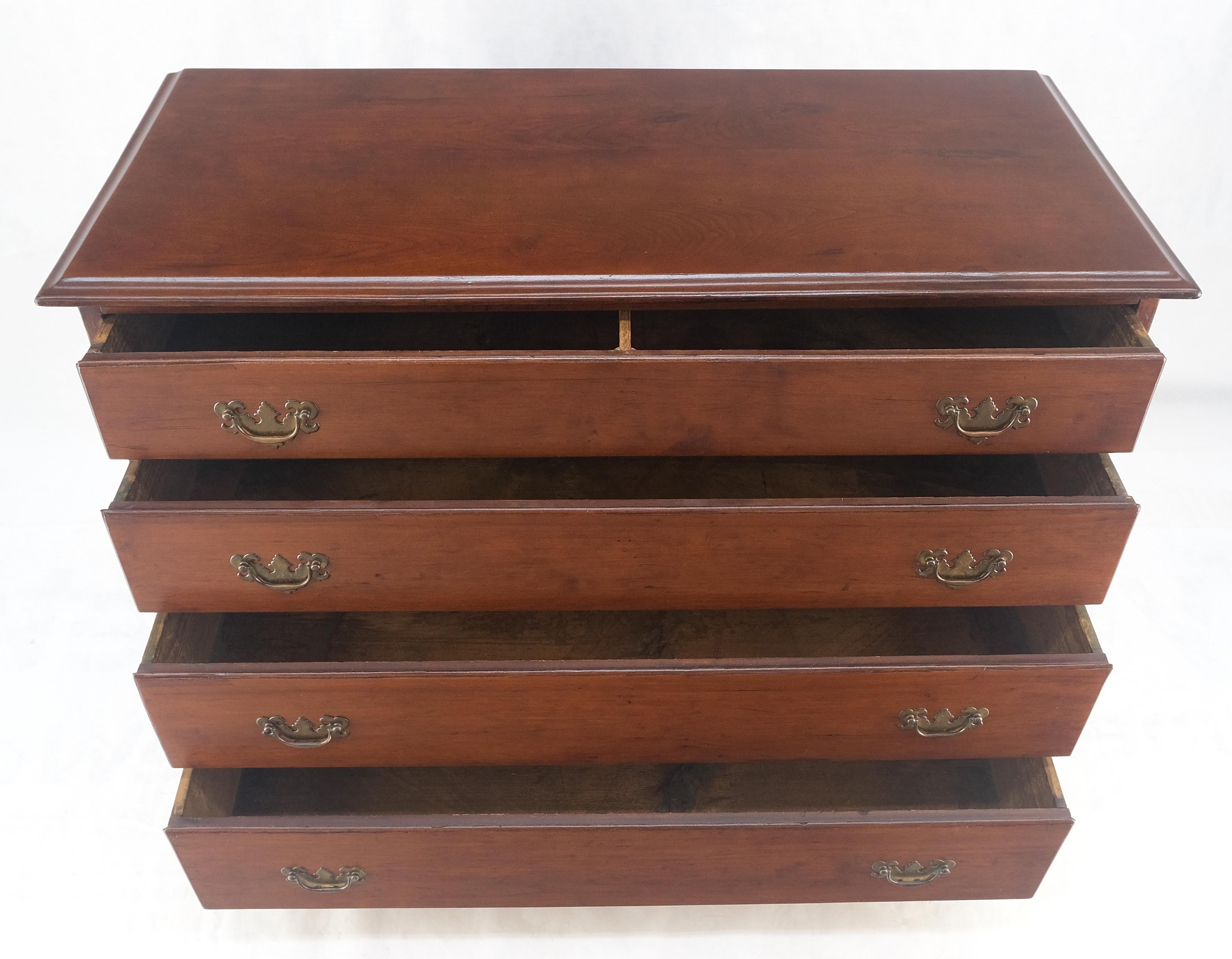 Laiton Ancienne commode du 19ème siècle à tiroir à queue d'aronde en cerisier massif et panneau arrière massif en vente