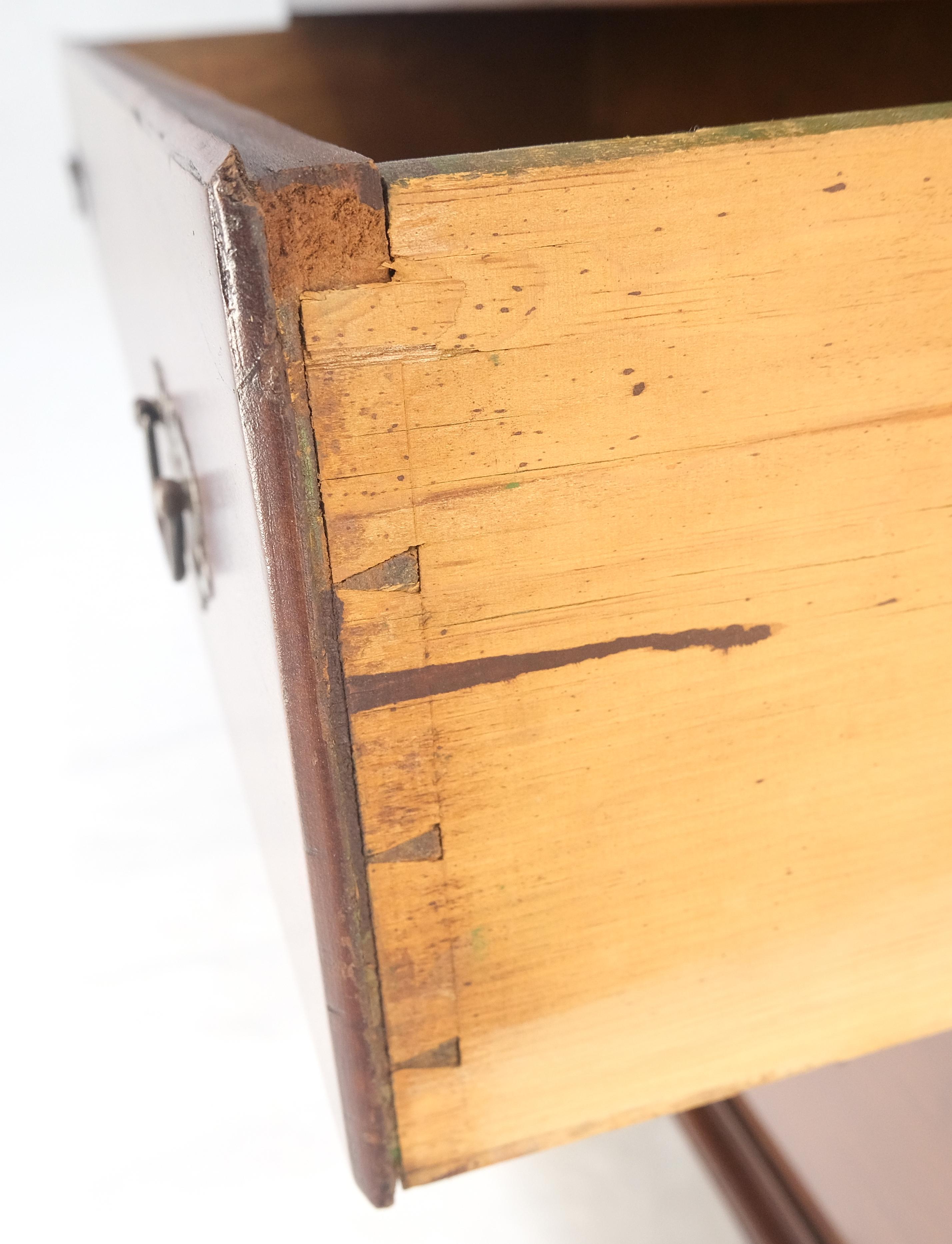 Ancienne commode du 19ème siècle à tiroir à queue d'aronde en cerisier massif et panneau arrière massif en vente 1