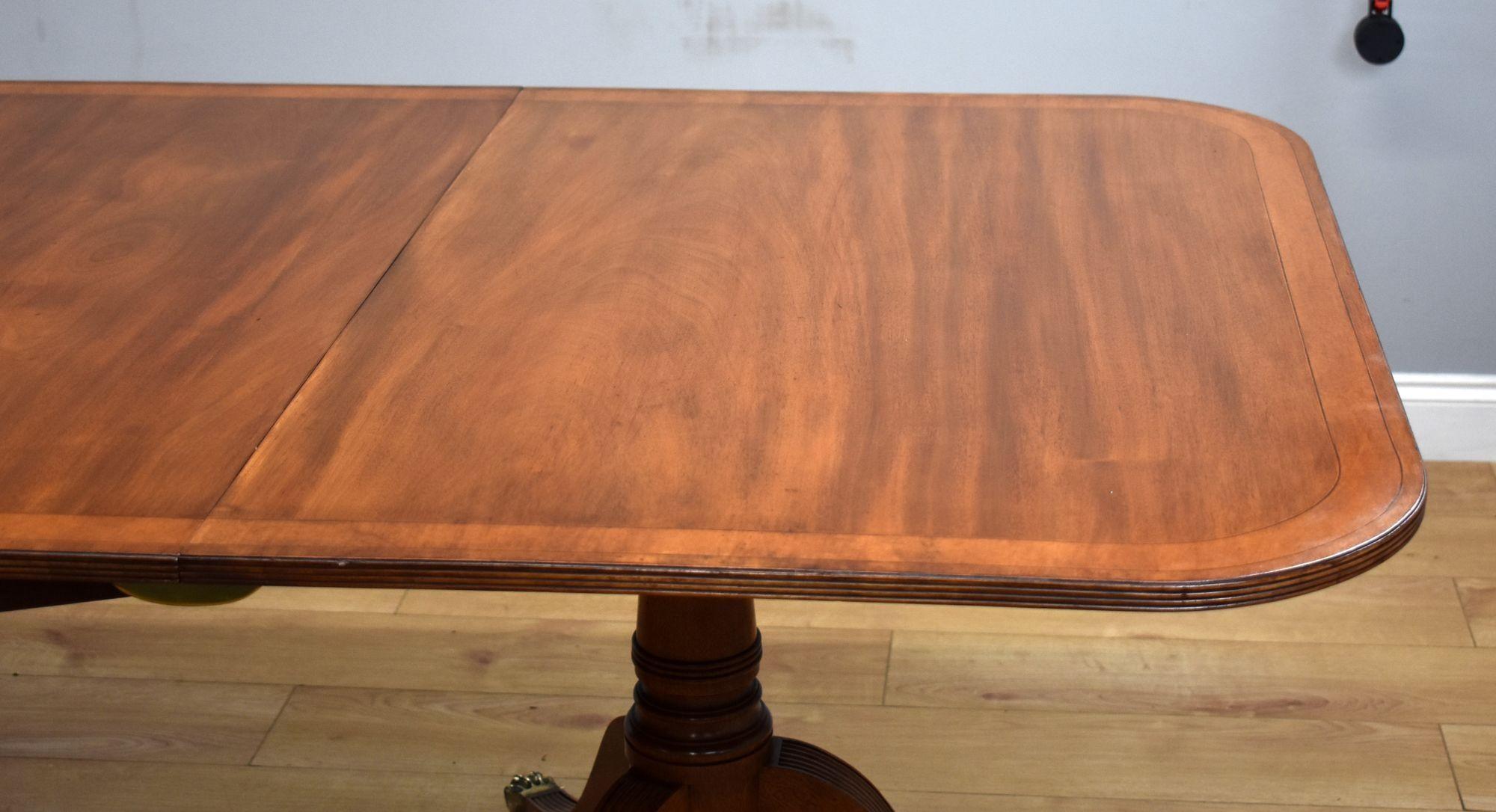 Antique Solid Mahogany Pedestal Dining Table In Good Condition In Chelmsford, Essex