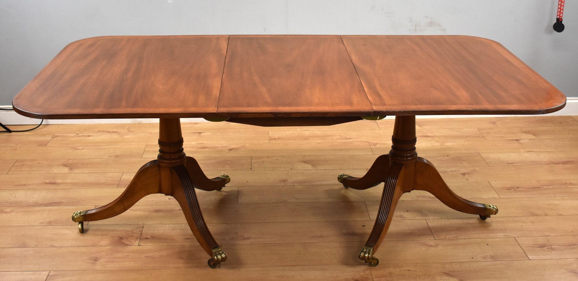 20th Century Antique Solid Mahogany Pedestal Dining Table