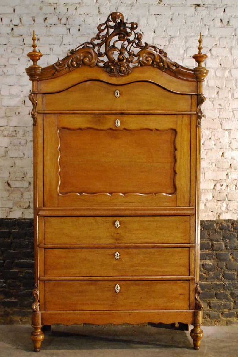 A beautiful secretaire abbatant or standing secretary. 
Made in the finest European oak, this secretary was made in The Netherlands circa 1840. It stands on turned feet and features 3 drawers at the lower part. The writing plate has a recessed