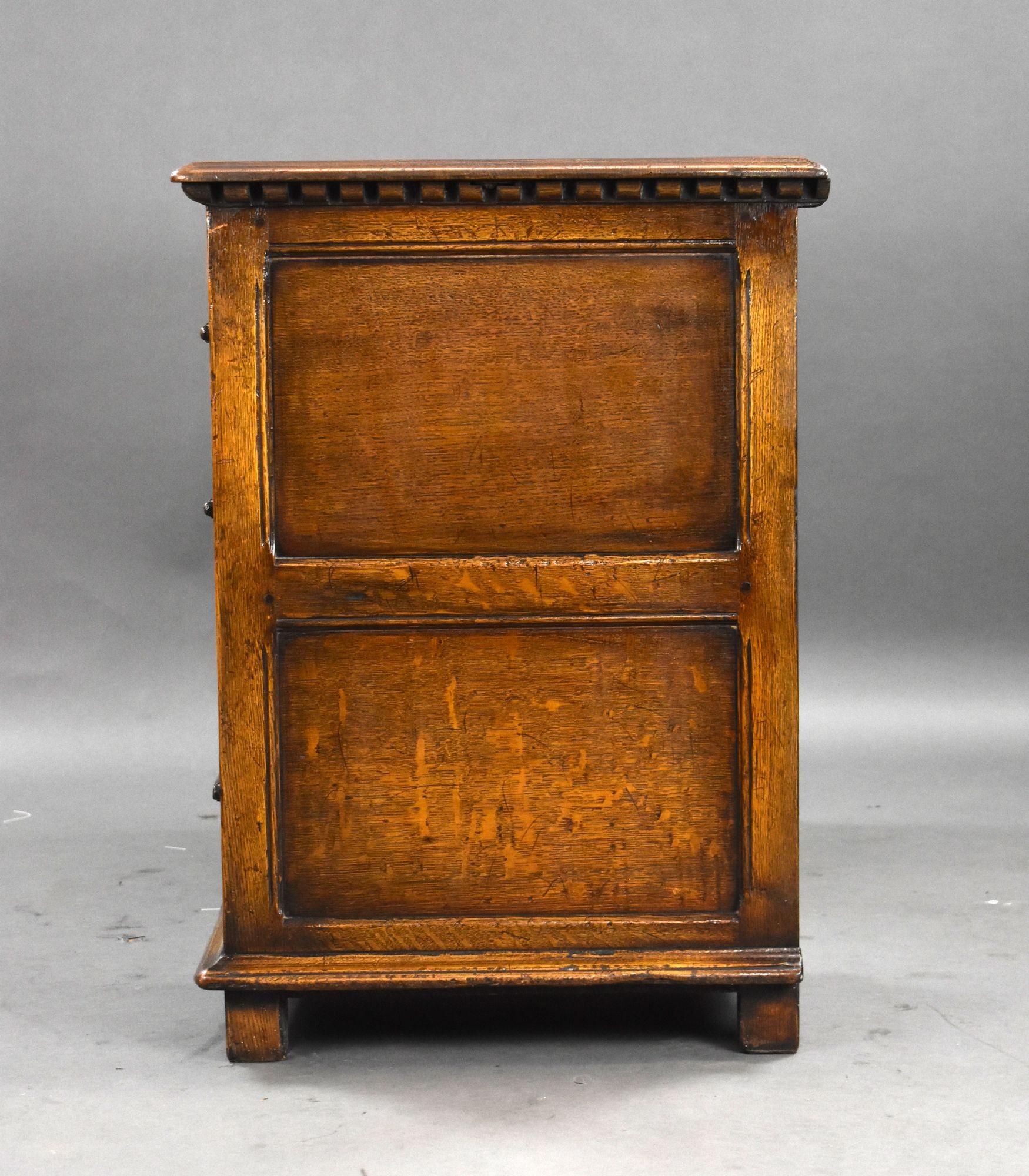 Inglese Scrivania antica in Oak massiccio in vendita