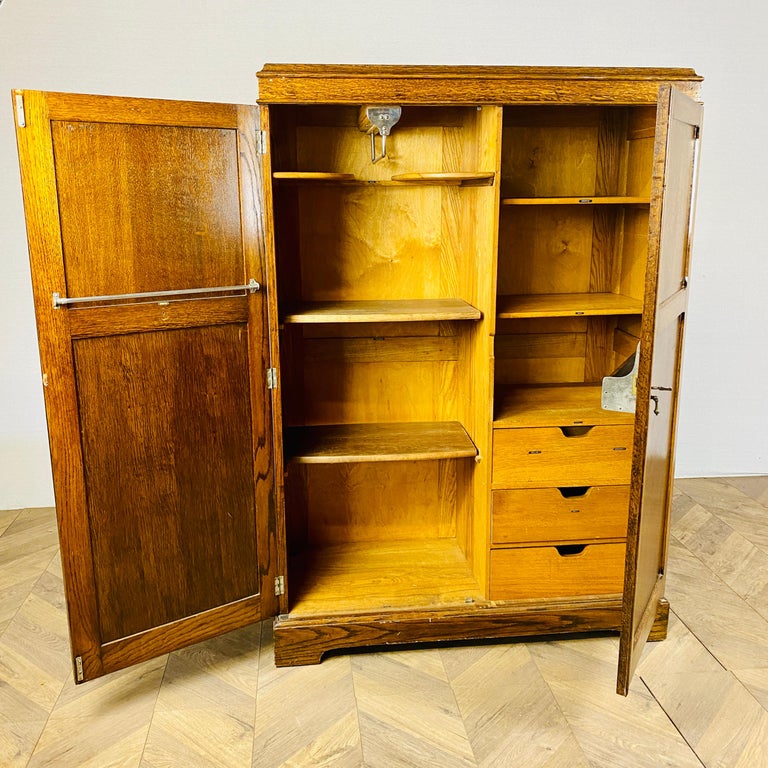 Antique Solid Oak English Gentleman's Wardrobe / Armoire, circa 1900s at 1stDibs