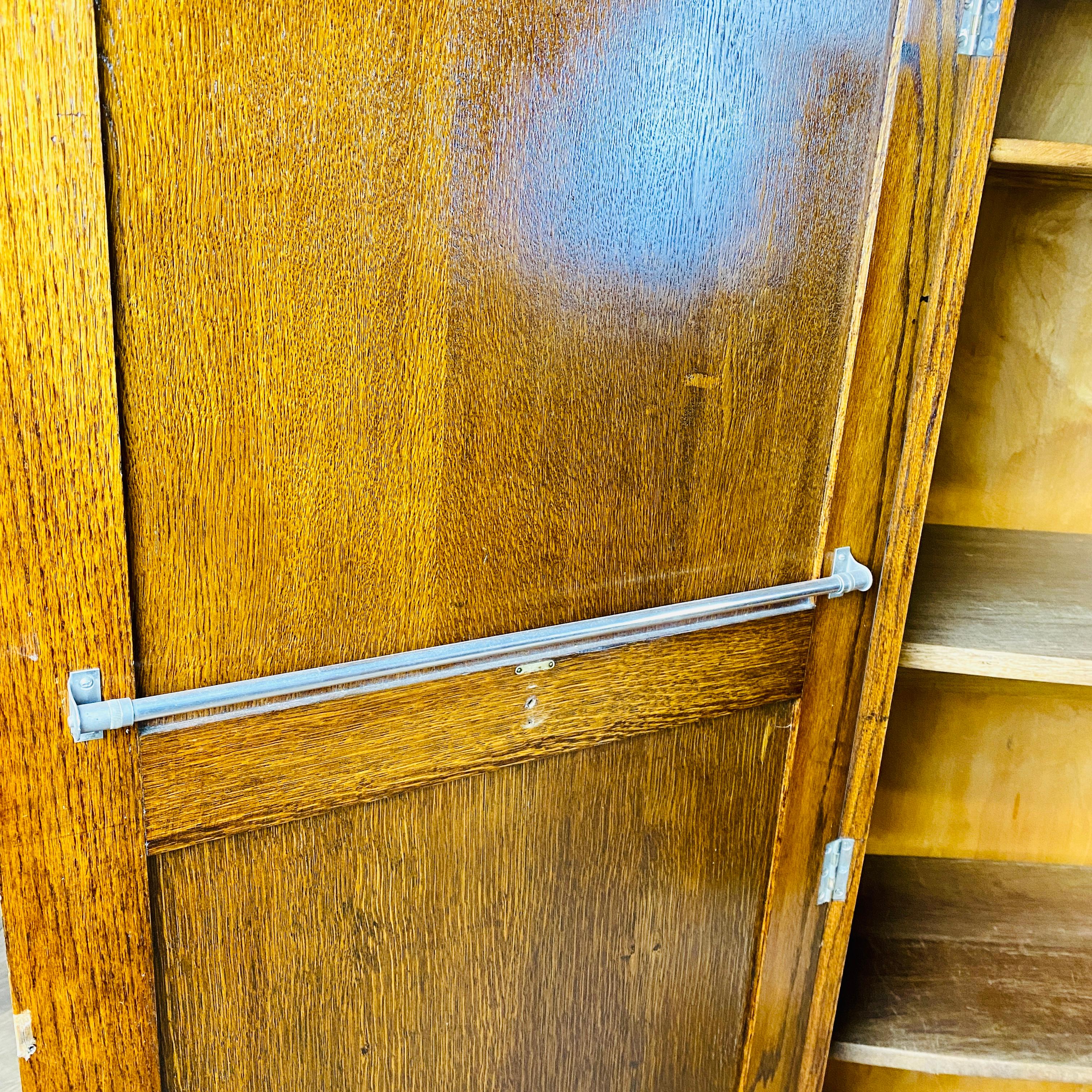 Antique Solid Oak English Gentleman's Wardrobe / Armoire, circa 1900s 7