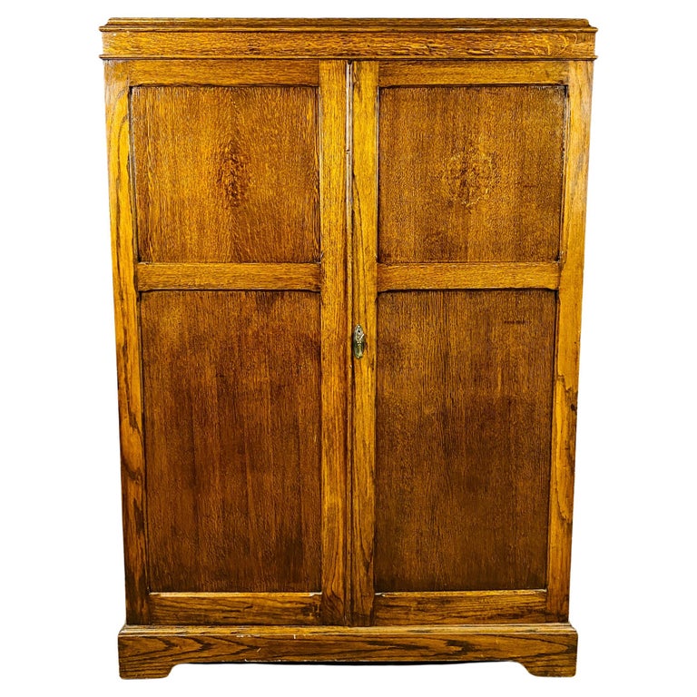 Antique Solid Oak English Gentleman's Wardrobe / Armoire, circa 1900s