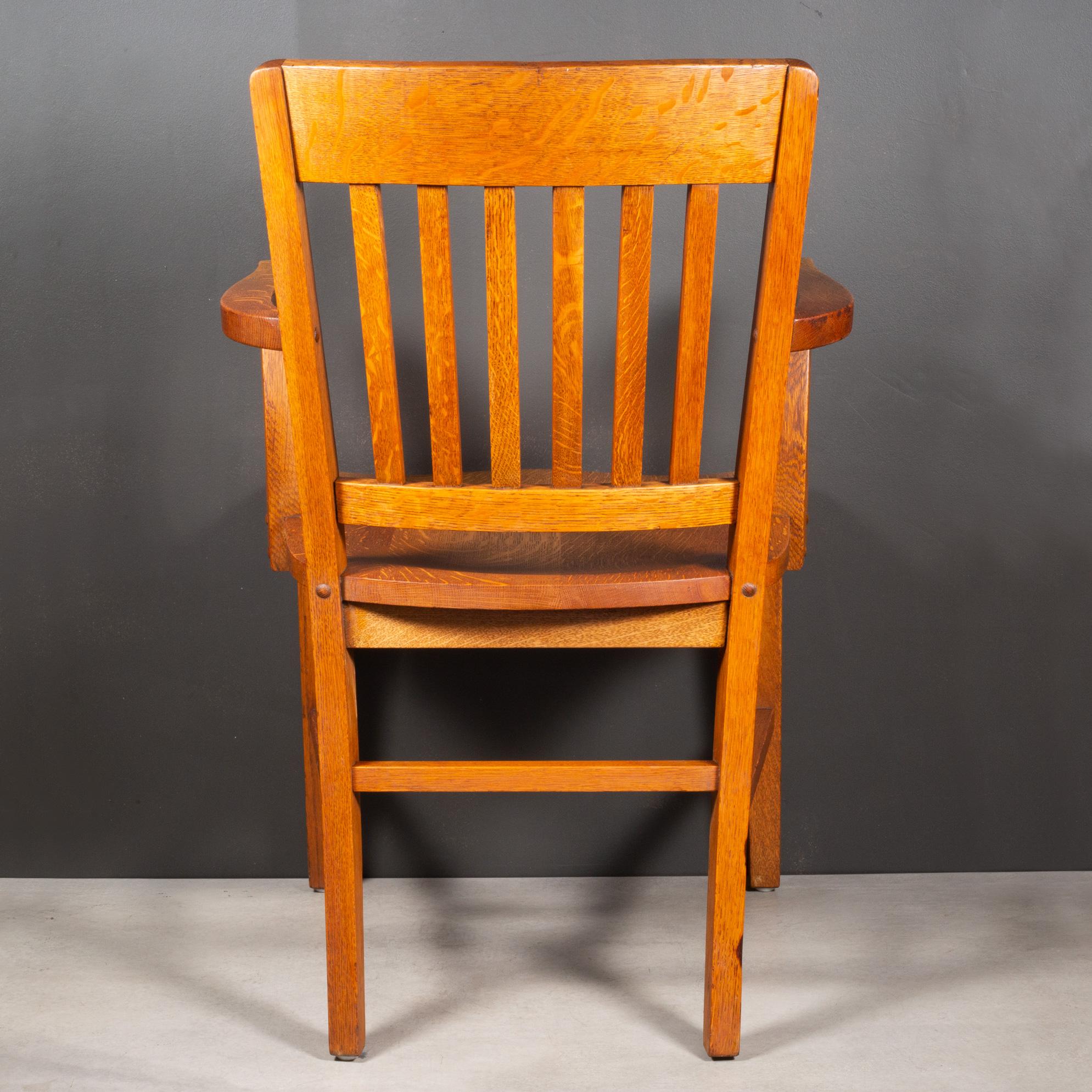 Industriel Chaise de bibliothèque ancienne en chêne massif vers 1930-1950 en vente