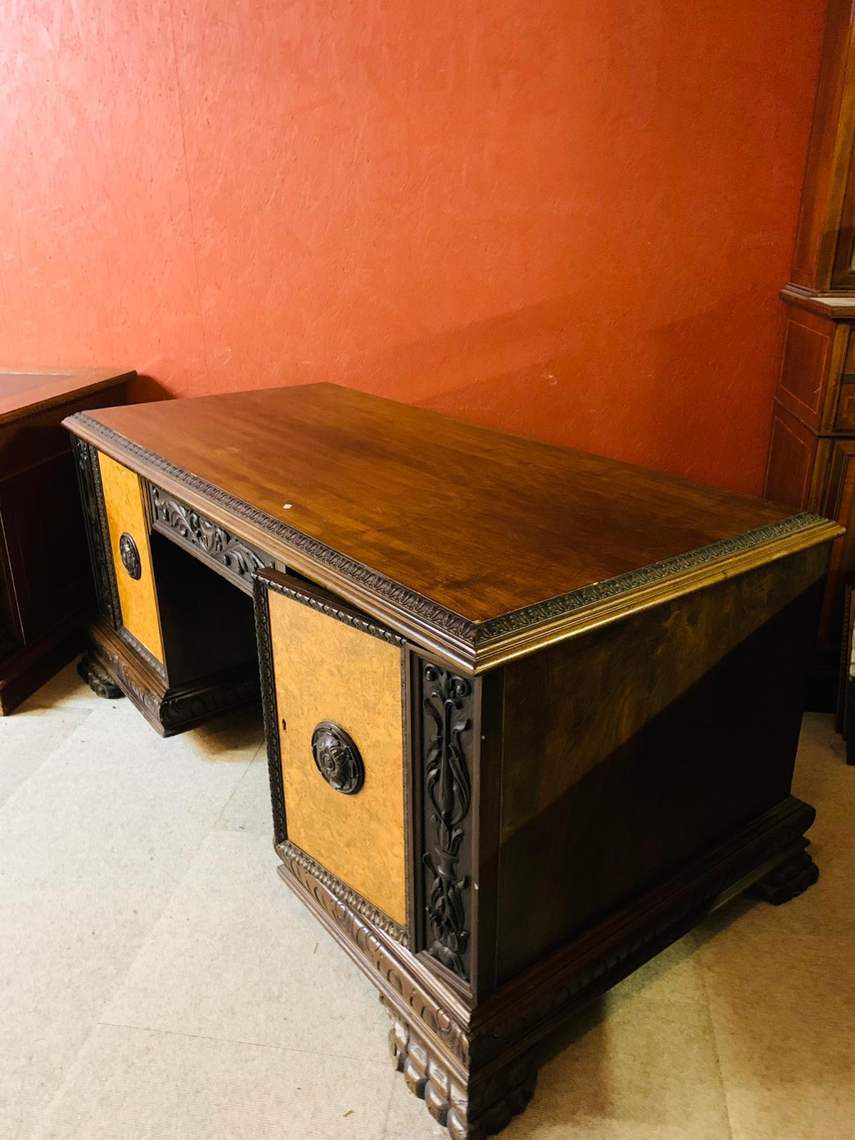 Antiker Schreibtisch aus massivem Eichenholz mit Löwentatzen, antik, um 1900 2