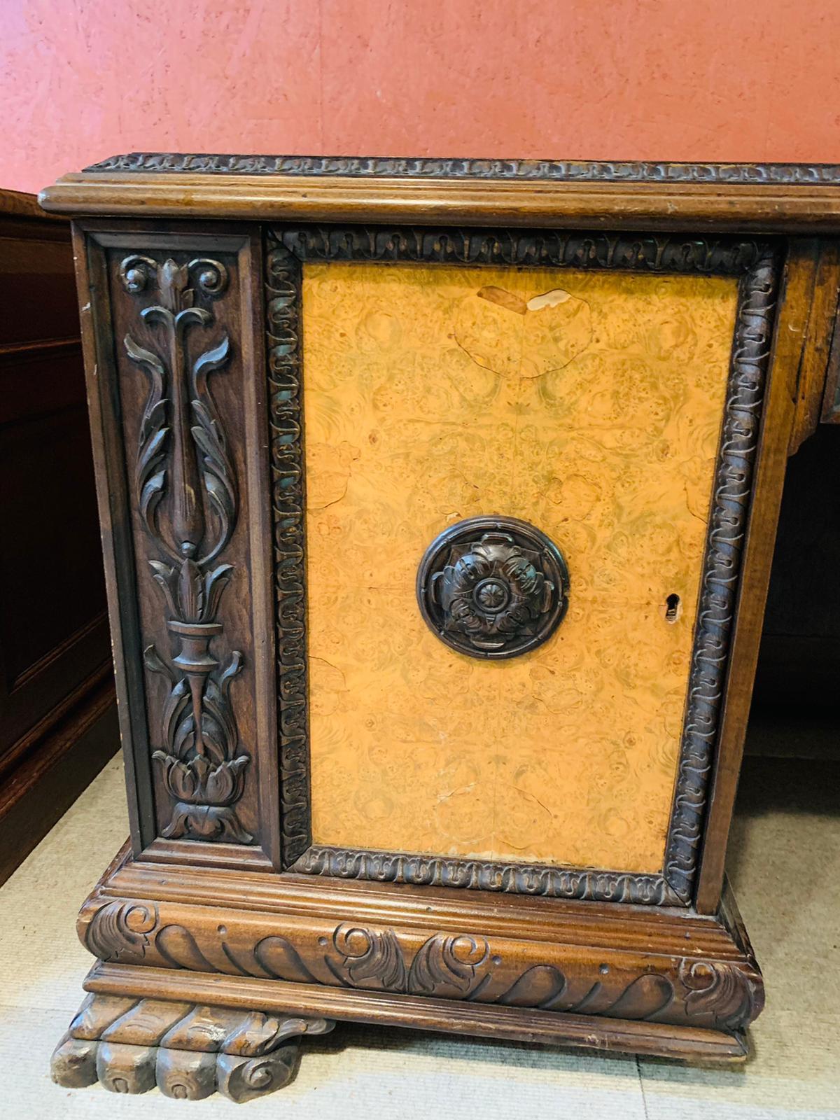 Antique Solid Oak Wood Desk with Lion Paws antique Around 1900 7