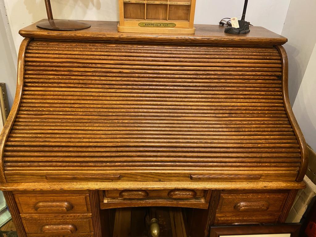 Escritorio antiguo de madera maciza de roble con muchos cajones 6