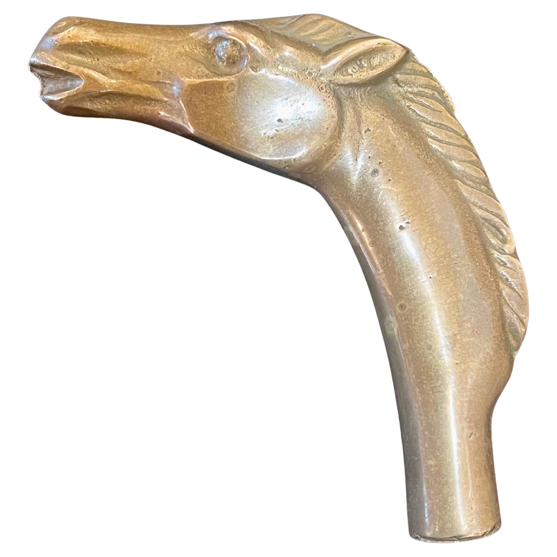 Antiguo bastón/mango de bastón con cabeza de caballo de latón macizo patinado