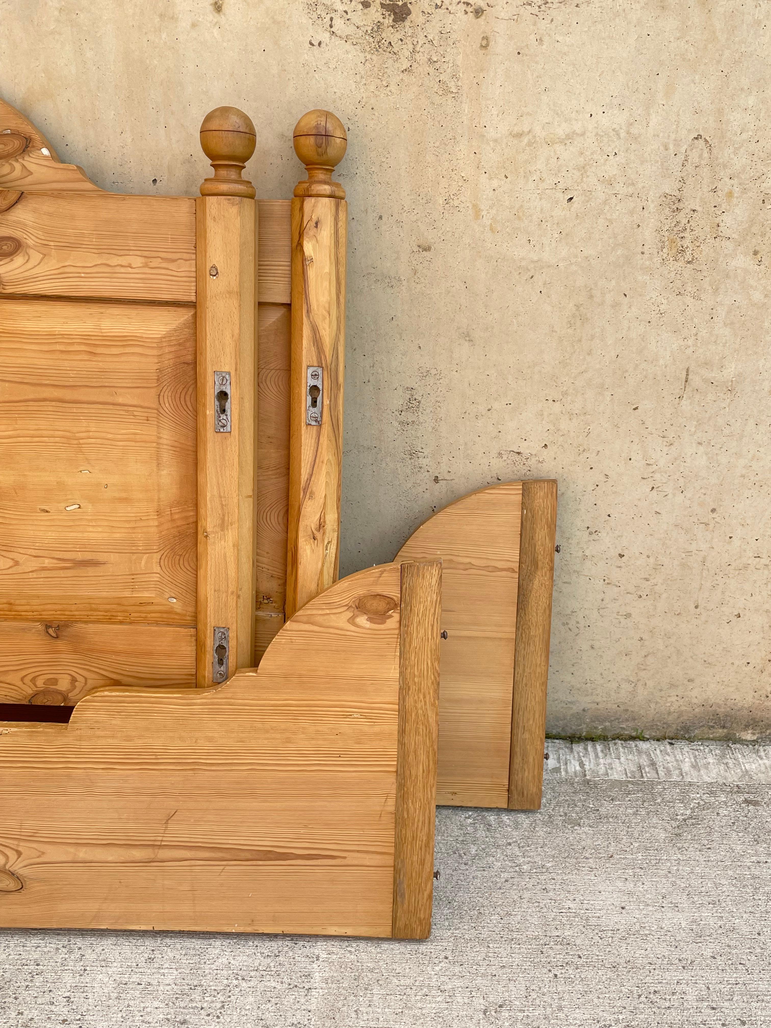 Antique Solid Pine English Child Size Box Bed 4