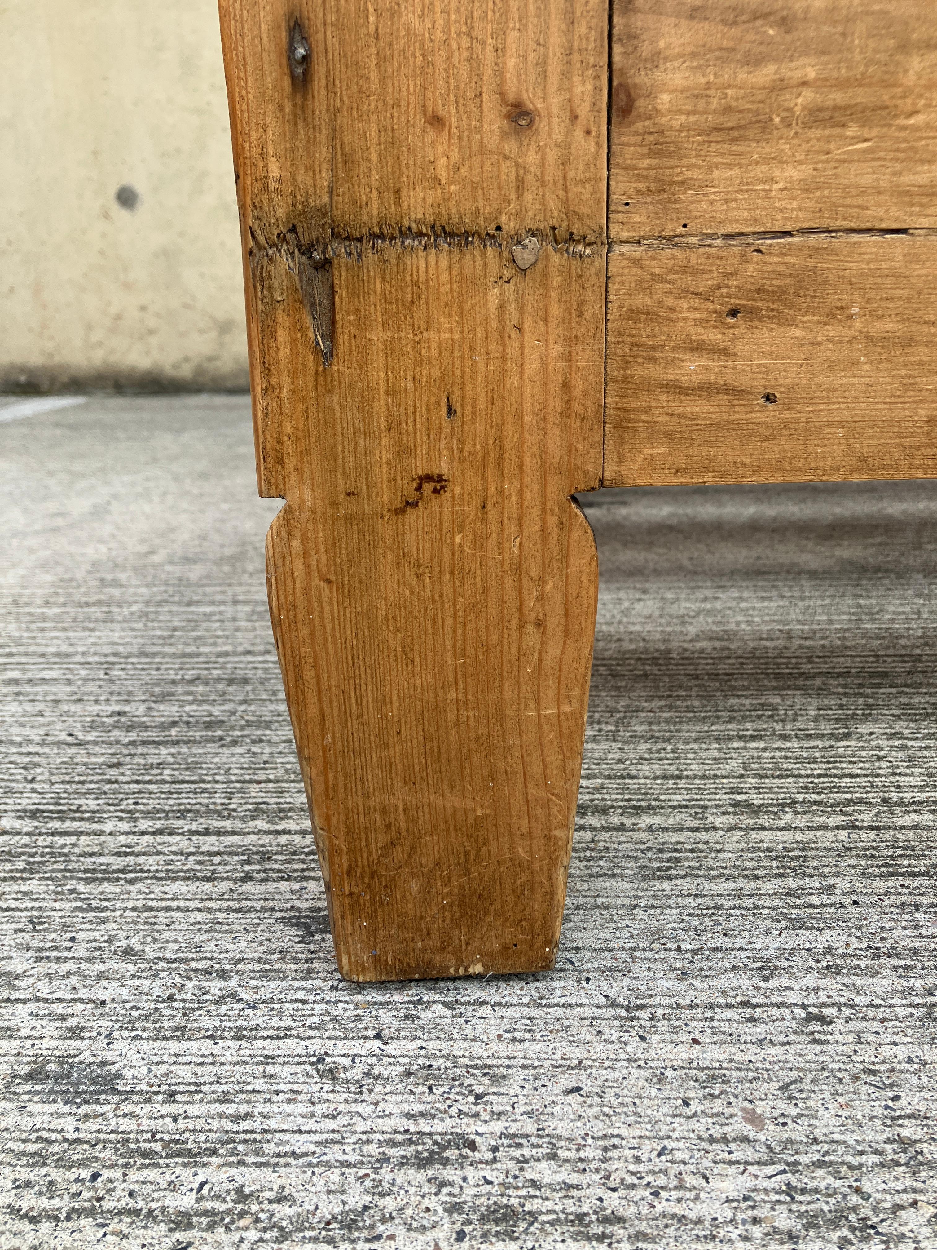 Ancienne boîte à lit anglaise en pin massif en vente 5