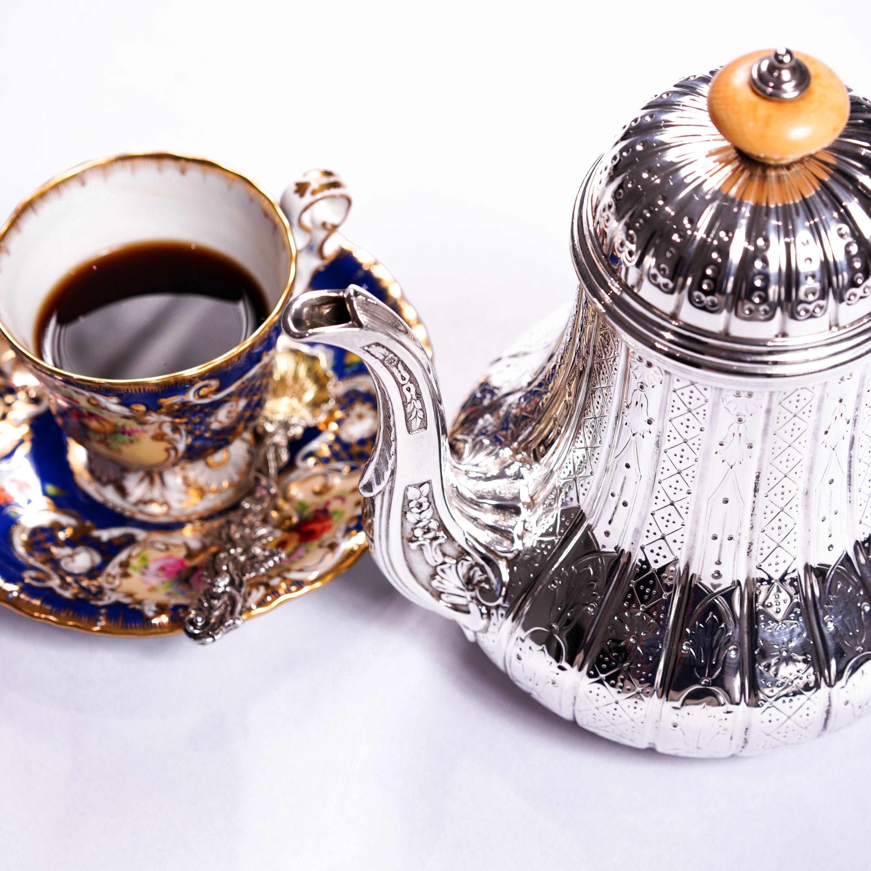 Antique Solid Silver Coffee Pot with Abercorn Pattern - Robert Garrard 1866 1