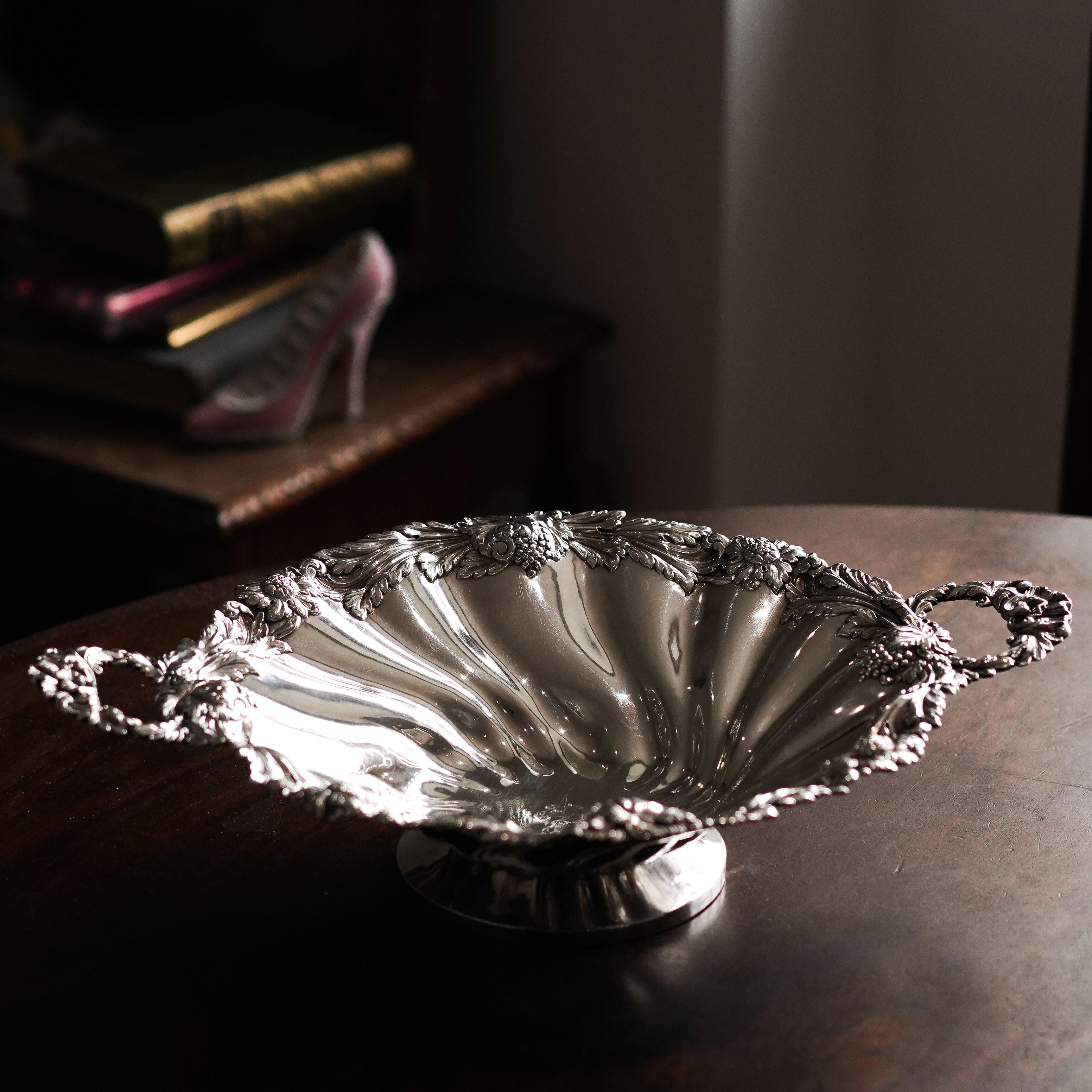 Antique Solid Silver Georgian Bowl, Twin Handle Wrythen & Chased 1834 For Sale 7