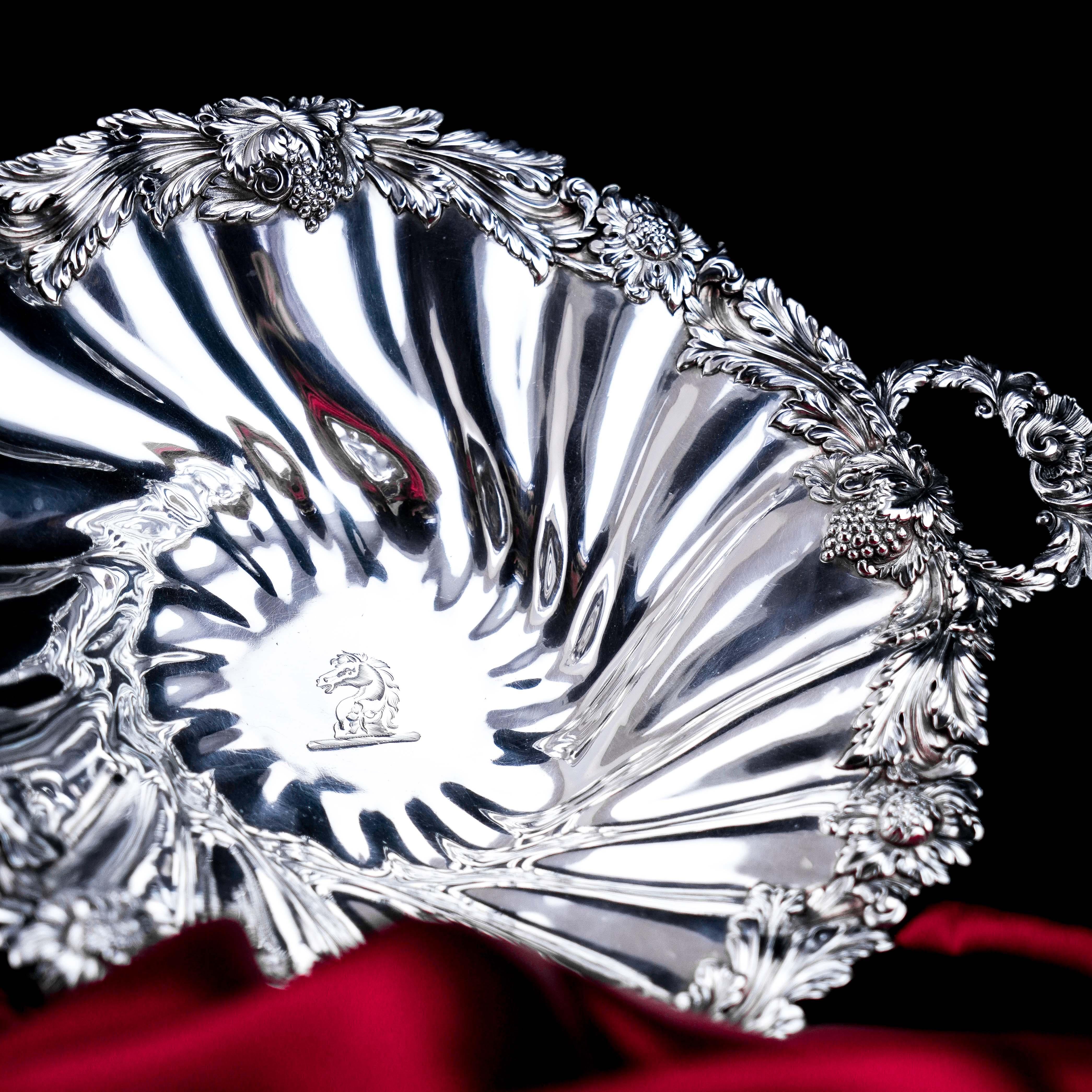 Antique Solid Silver Georgian Bowl, Twin Handle Wrythen & Chased 1834 In Good Condition For Sale In London, GB