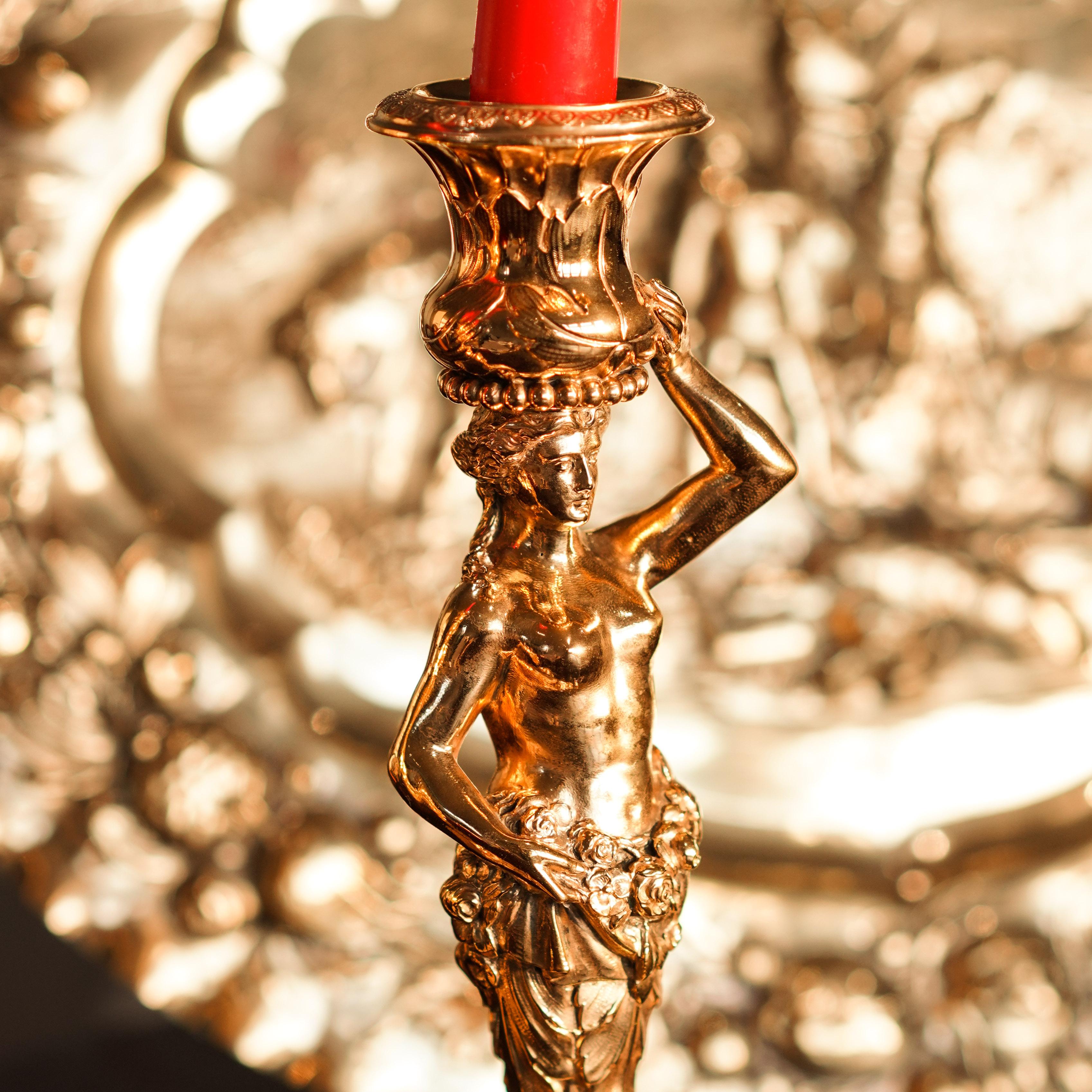 XIX secolo Candelieri antichi in argento massiccio dorato Design/One - J.C. Klinkosch c.1870 in vendita