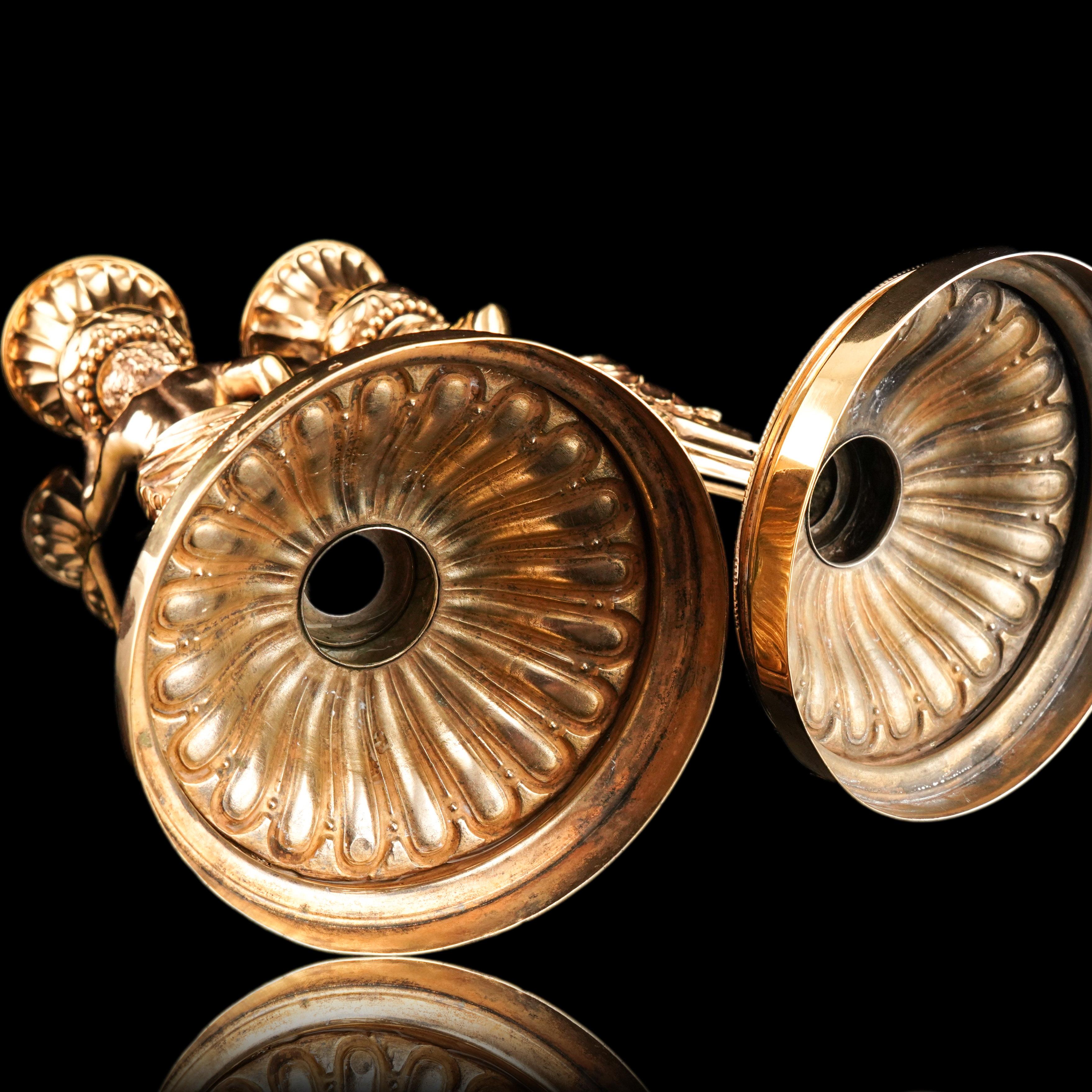 Candelieri antichi in argento massiccio dorato Design/One - J.C. Klinkosch c.1870 in vendita 3