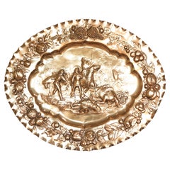 Assiette de présentation en argent massif doré antique (50 cm) avec scène de bataille 19ème siècle
