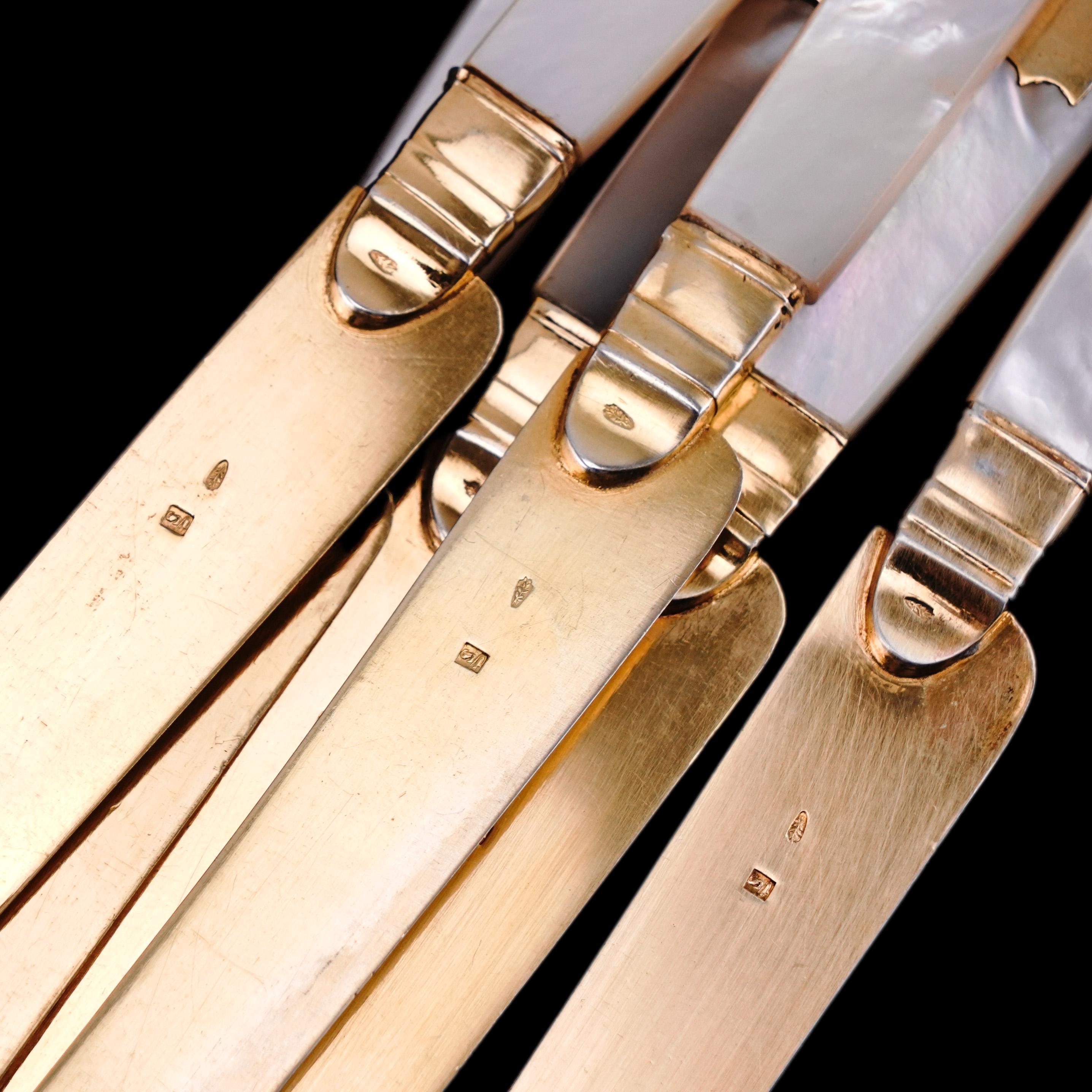 Antike massive Silber vergoldet Perlmutt Messer Set von 6 - 19. C. Niederländisch im Angebot 11