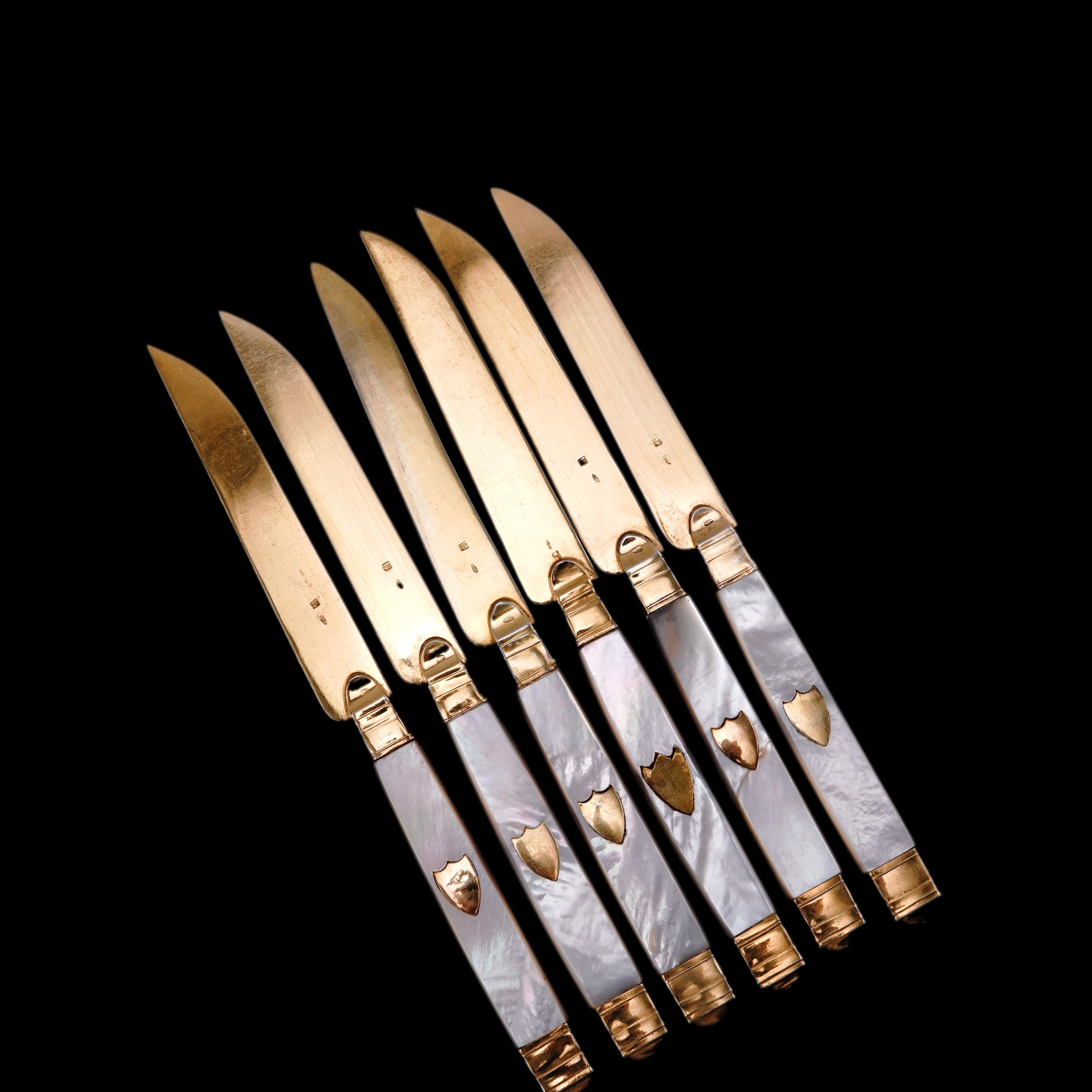 Antique Solid Silver Gilt Mother of Pearl Knives Set of 6 - 19th C. Dutch For Sale 4