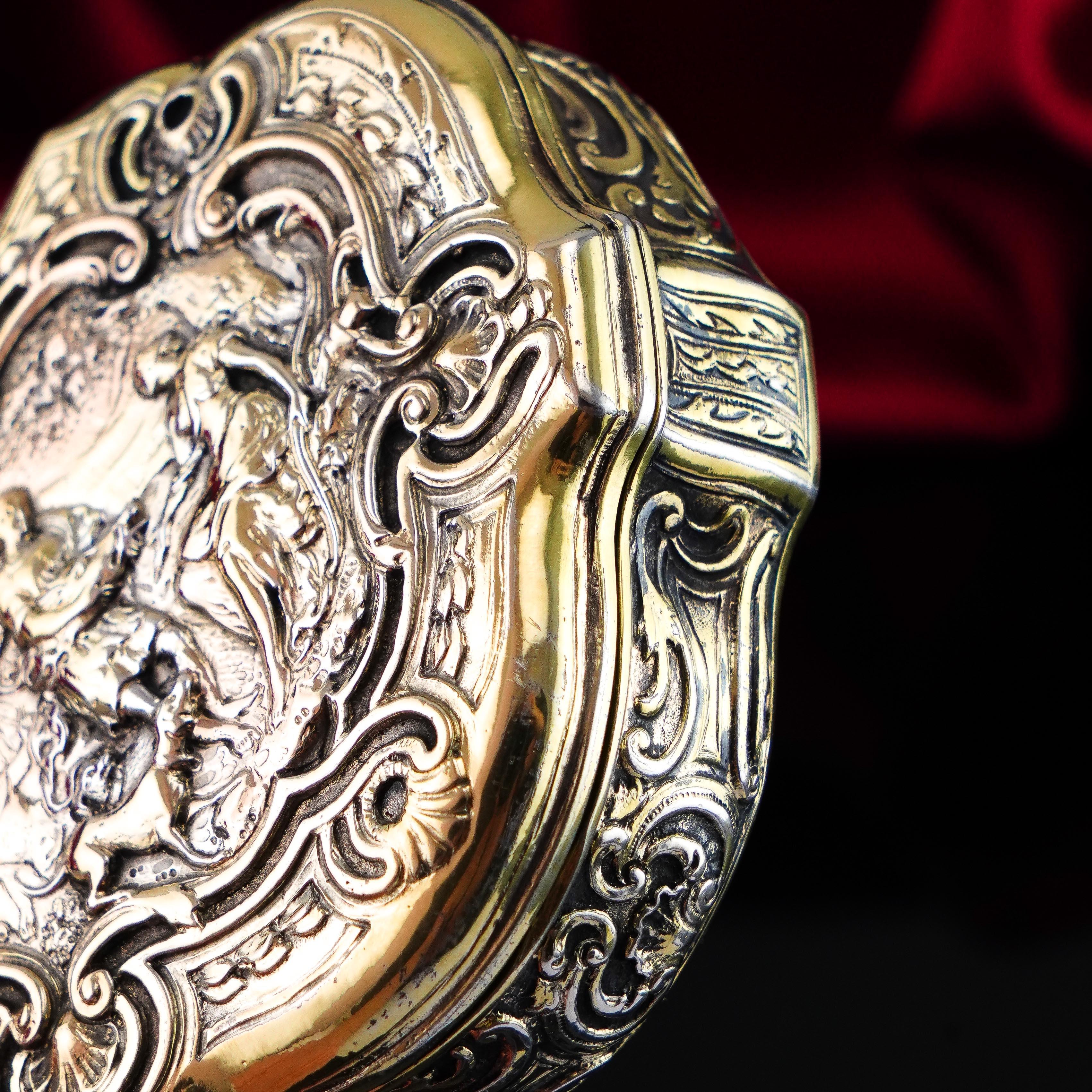 We are delighted to offer this splendid antique solid silver gilt snuff box made in the 18th century, of continental origin and probably Dutch. 

The box presents a beautiful Rococo-shaped and decorated design with a wonderfully ornate scalloped and
