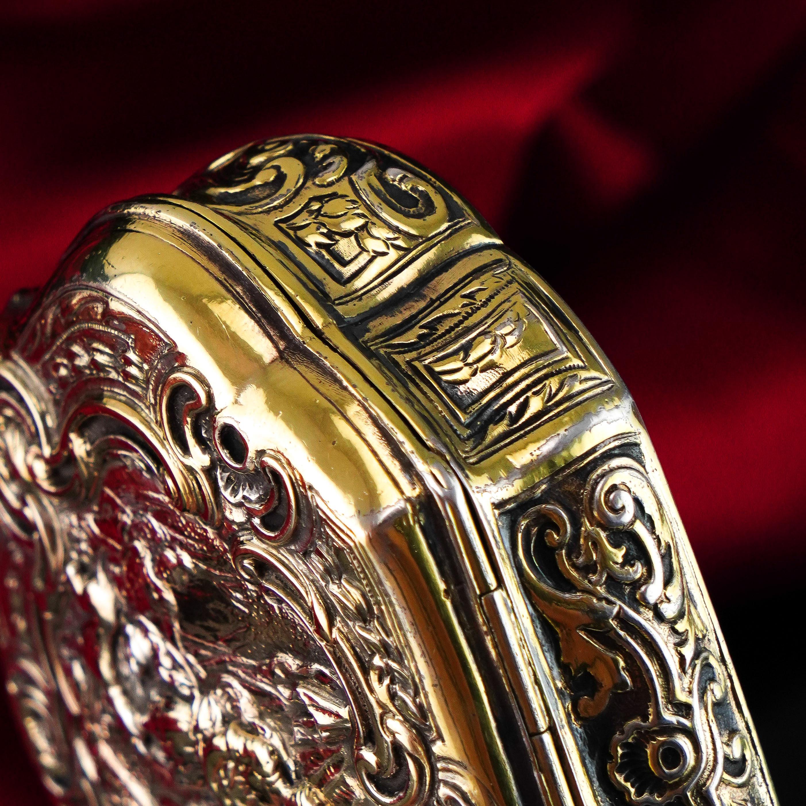 Antique Solid Silver Gilt Table Snuff Box, Rococo Motif and Meleager 18th c. In Good Condition For Sale In London, GB