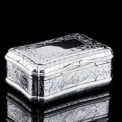 Tabacchiera d'epoca in argento massiccio, a forma di cartiglio e incisa - 1854