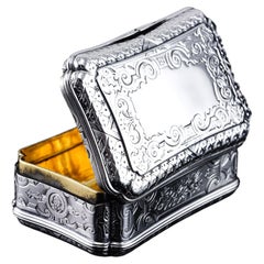 Tabacchiera d'epoca in argento massiccio, a forma di cartiglio e incisa - 1854