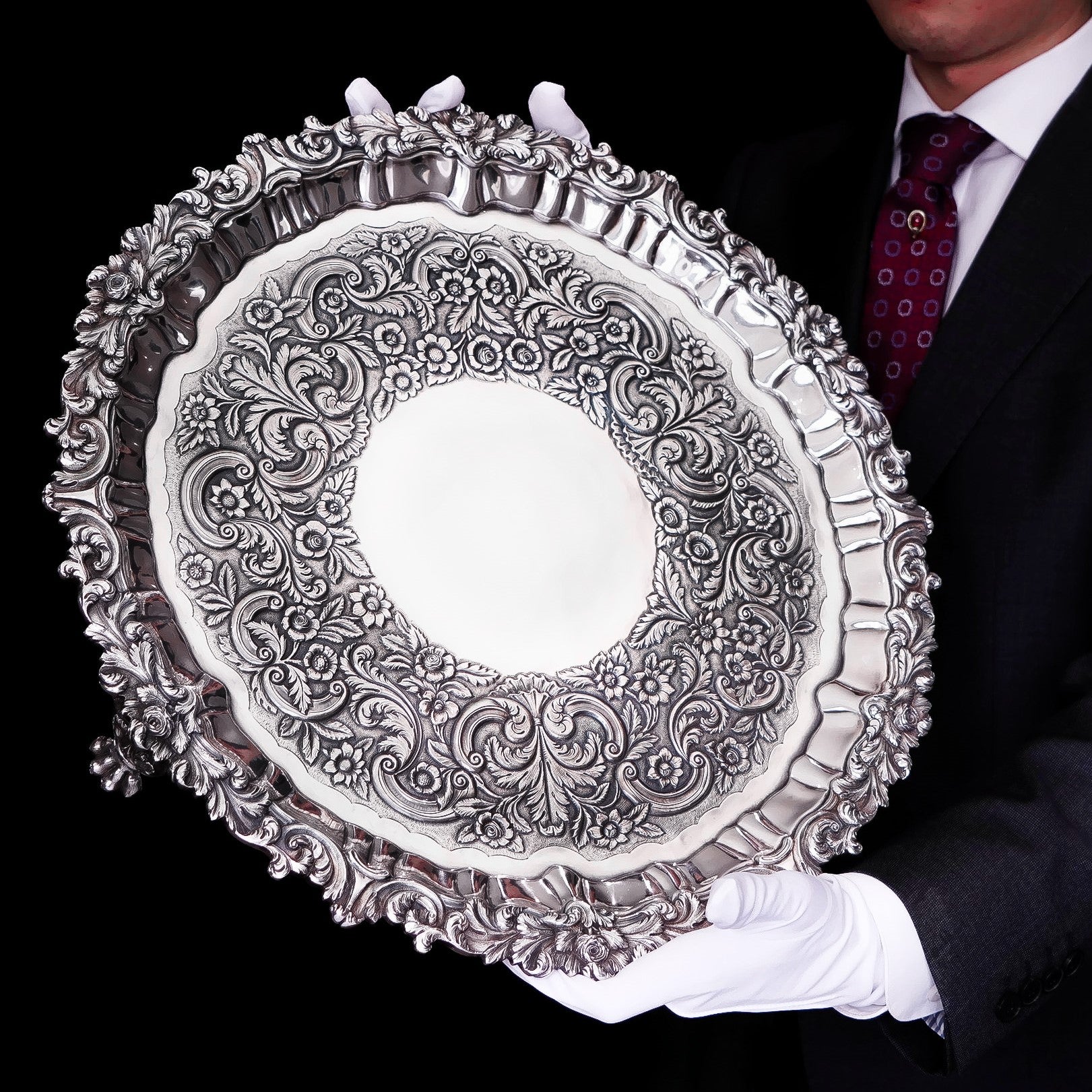 We are delighted to offer this magnificent Georgian solid silver Irish tray/footed salver with the marks of Robert W Smith, Dublin 1831.
 
This salver presents an array of exemplary and absolutely delightful features, distinctly Irish and profusely