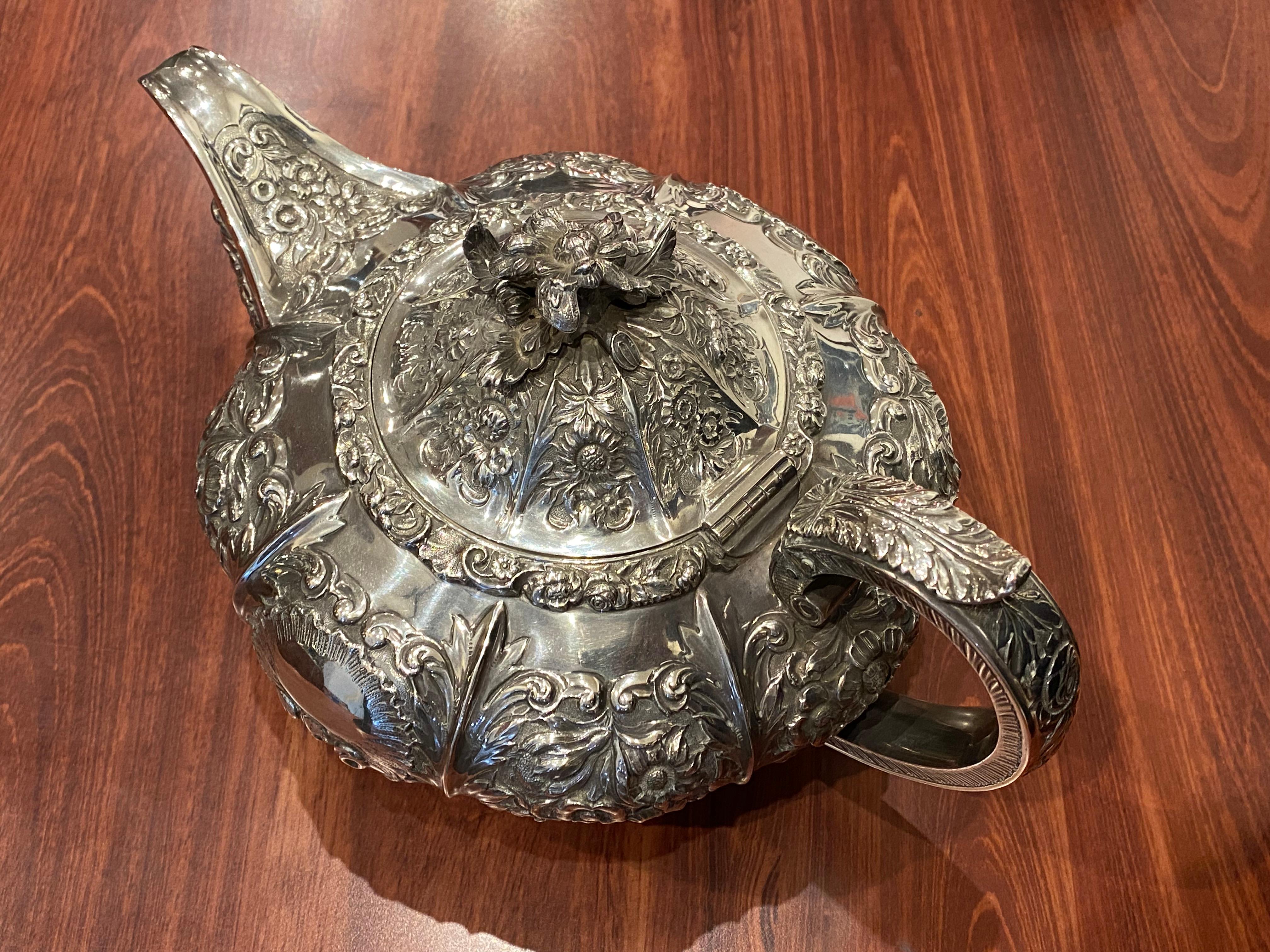 Antica teiera d'argento massiccio William IV London, c1825 Repousse di Ebenezer Cook in vendita 6