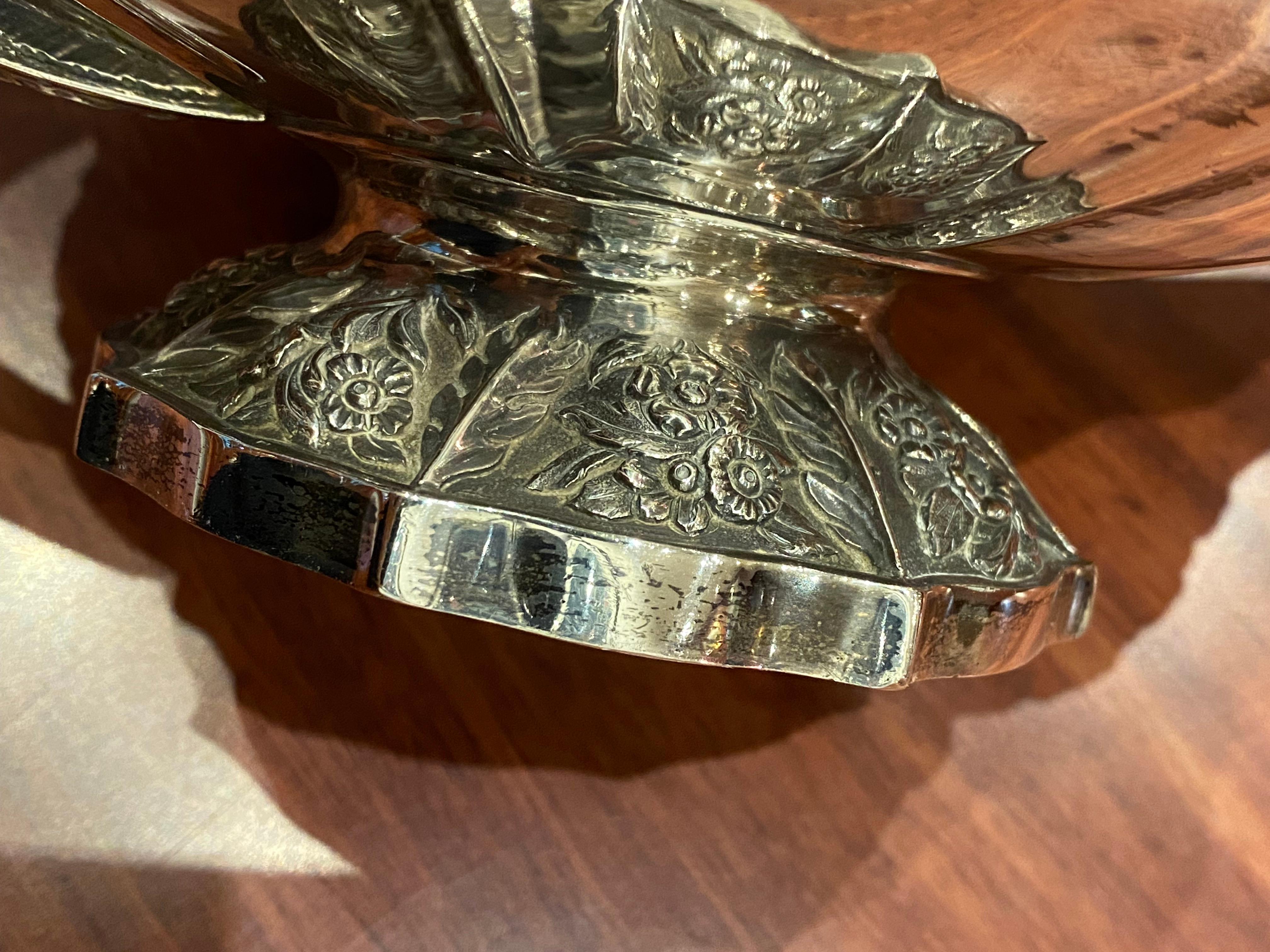 Antica teiera d'argento massiccio William IV London, c1825 Repousse di Ebenezer Cook in vendita 7