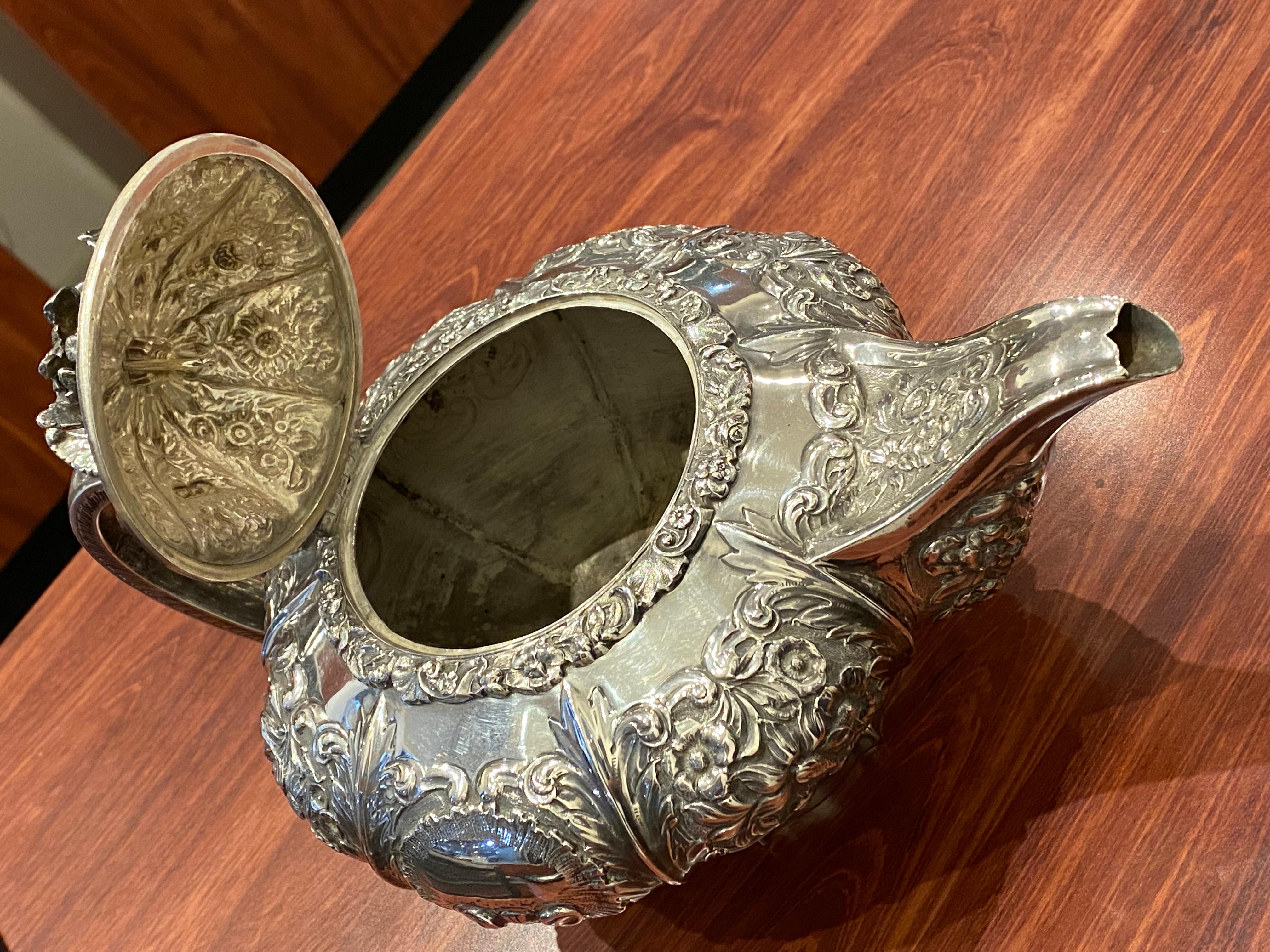 Antica teiera d'argento massiccio William IV London, c1825 Repousse di Ebenezer Cook in vendita 8