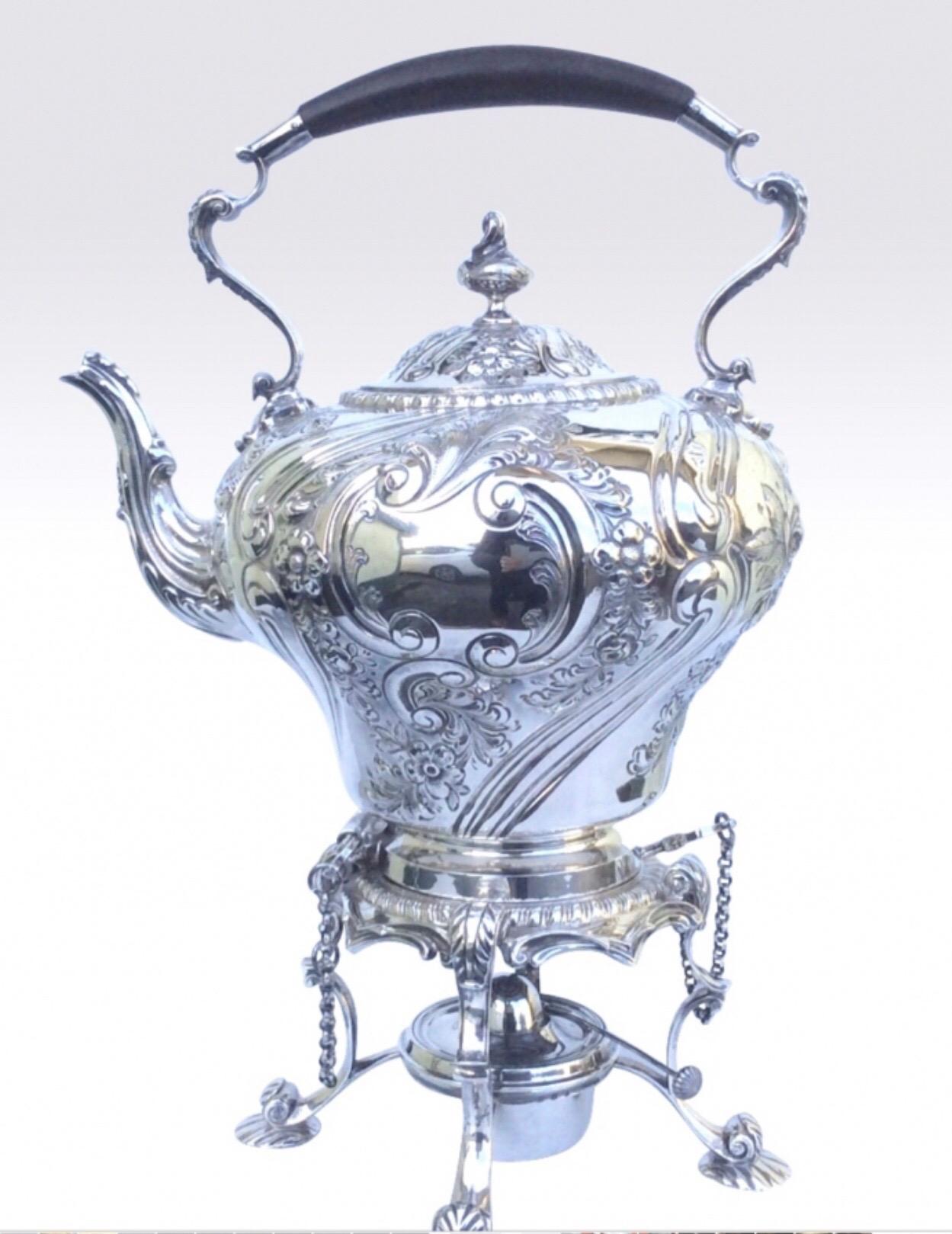 Magnificent antique solid sterling silver spirit kettle
A wonderful example of a solid sterling silver spirit kettle.
Hallmarked throughout for Birmingham 1905,with the maker's mark of Elkington & Co Ltd. The kettle stand has four splay feet which