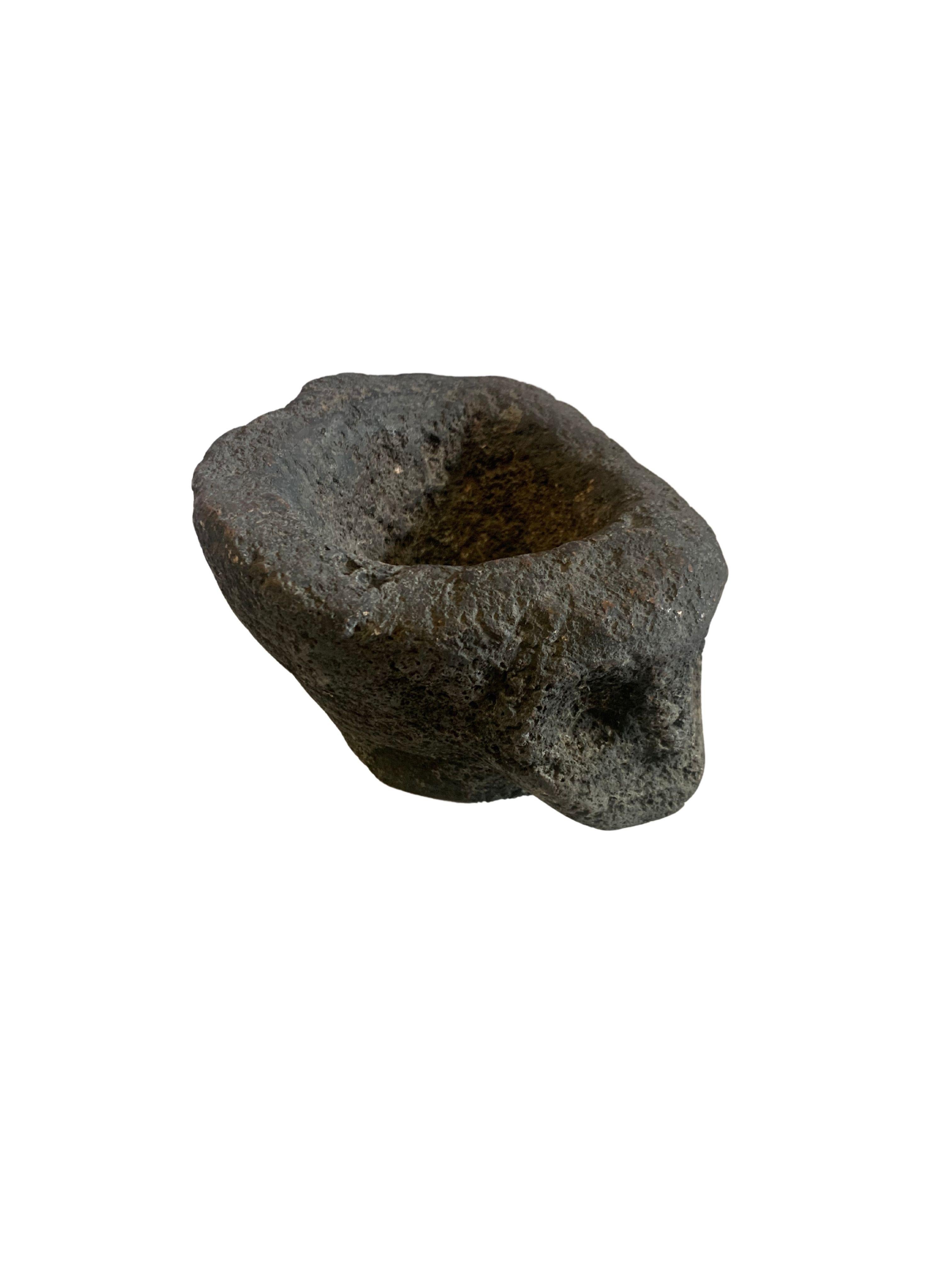 Antique Solid Stone Spice Mortar From Java, Indonesia, with Carved Face In Good Condition In Jimbaran, Bali