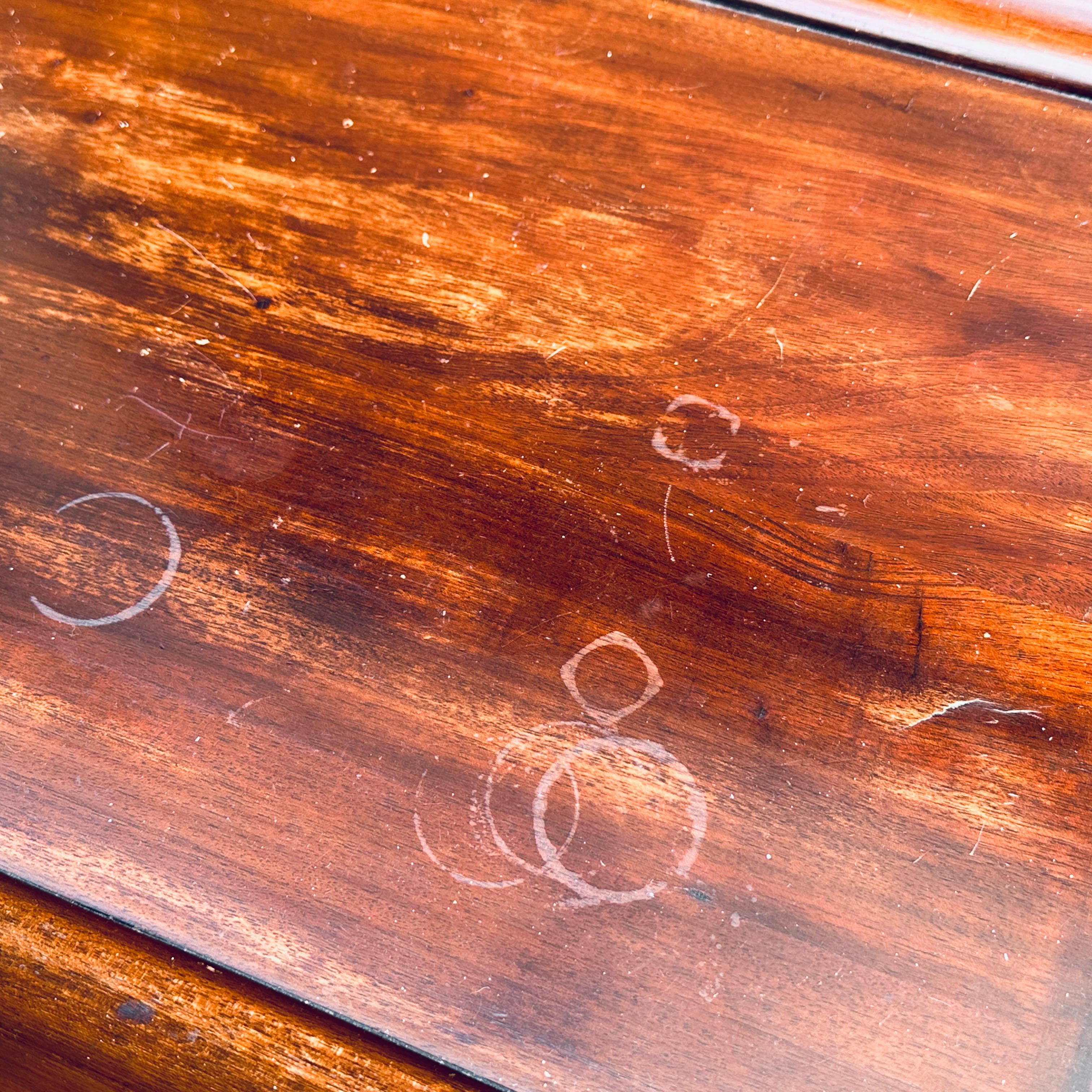 XIXe siècle Table à plateau fixe ancienne en noyer massif avec pied en patte d'oie en vente